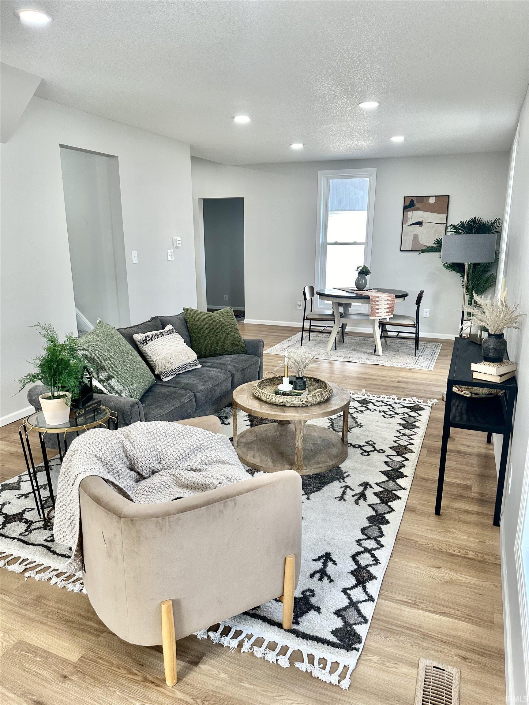 366 W 7th Street