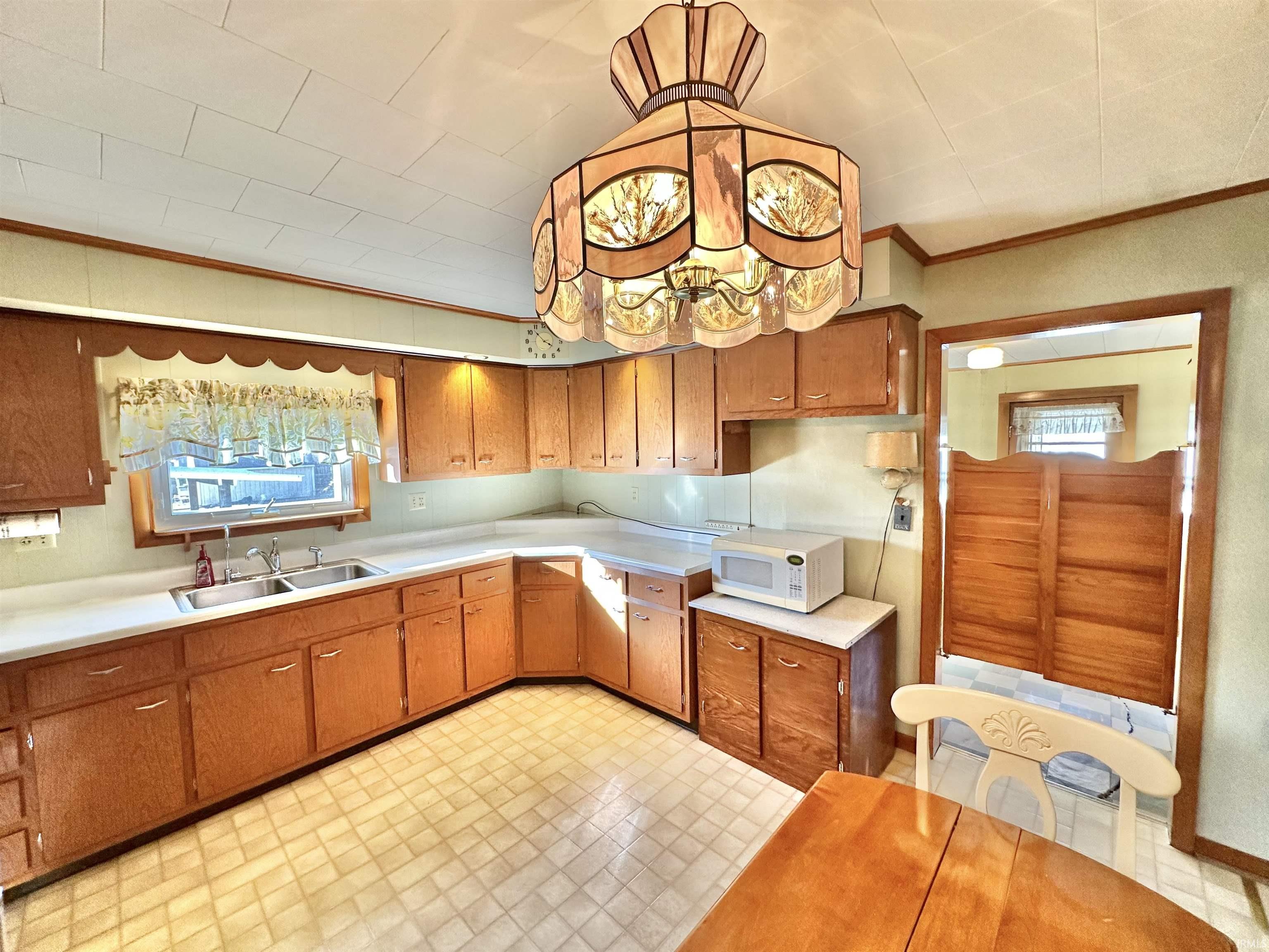 228 E Railroad Street