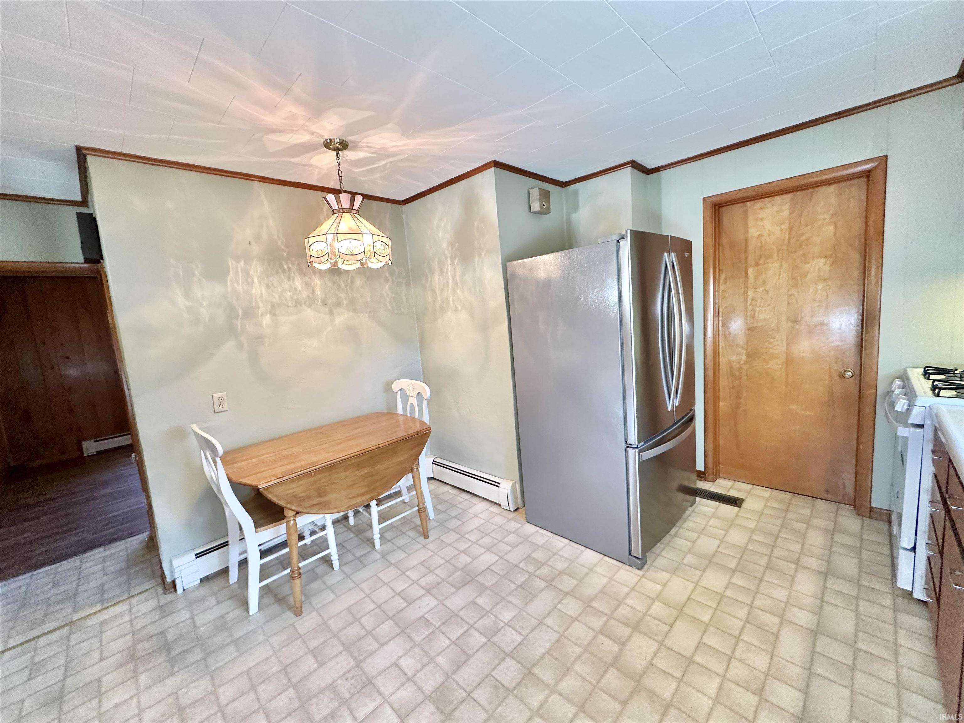 228 E Railroad Street