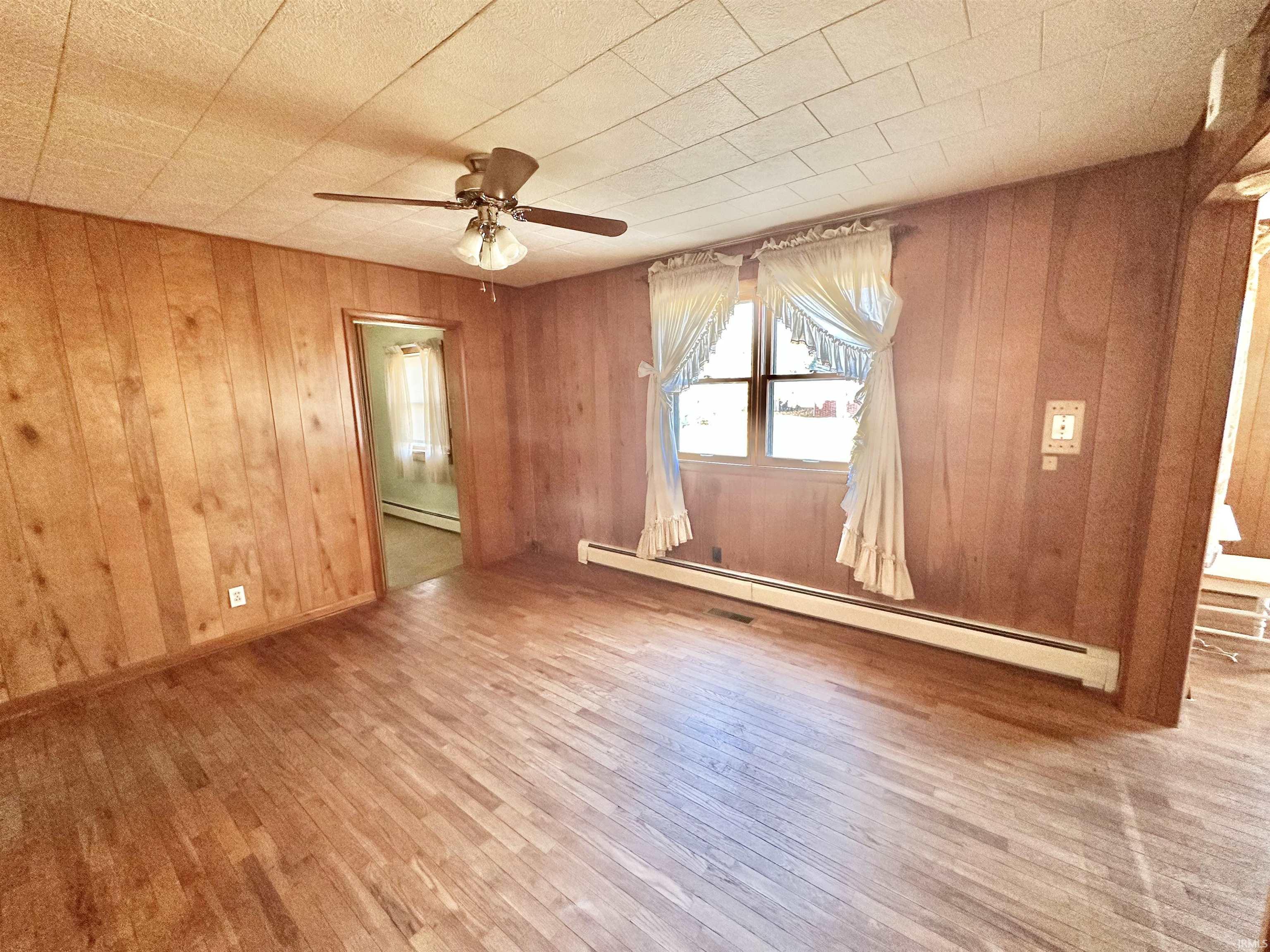 228 E Railroad Street