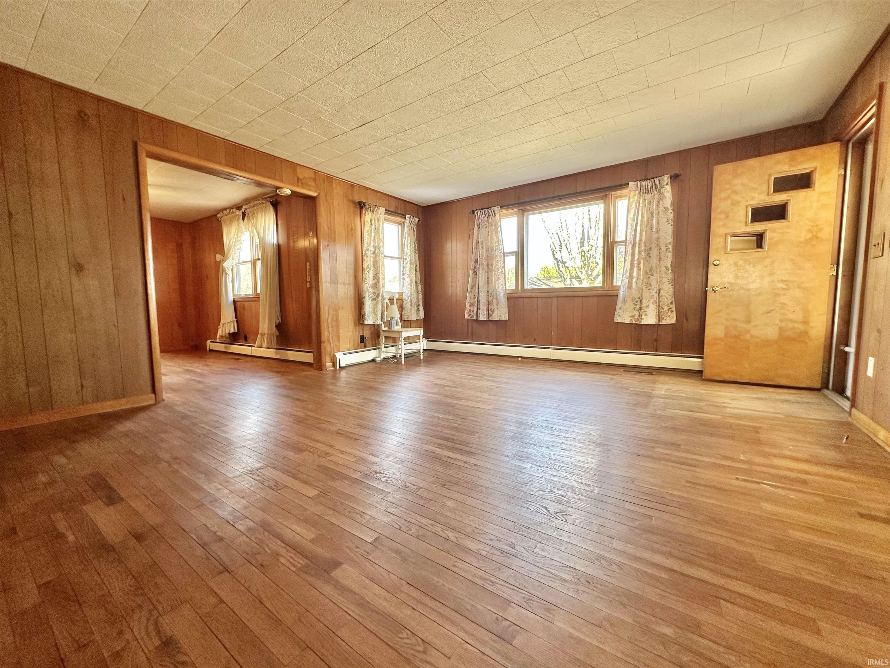 228 E Railroad Street