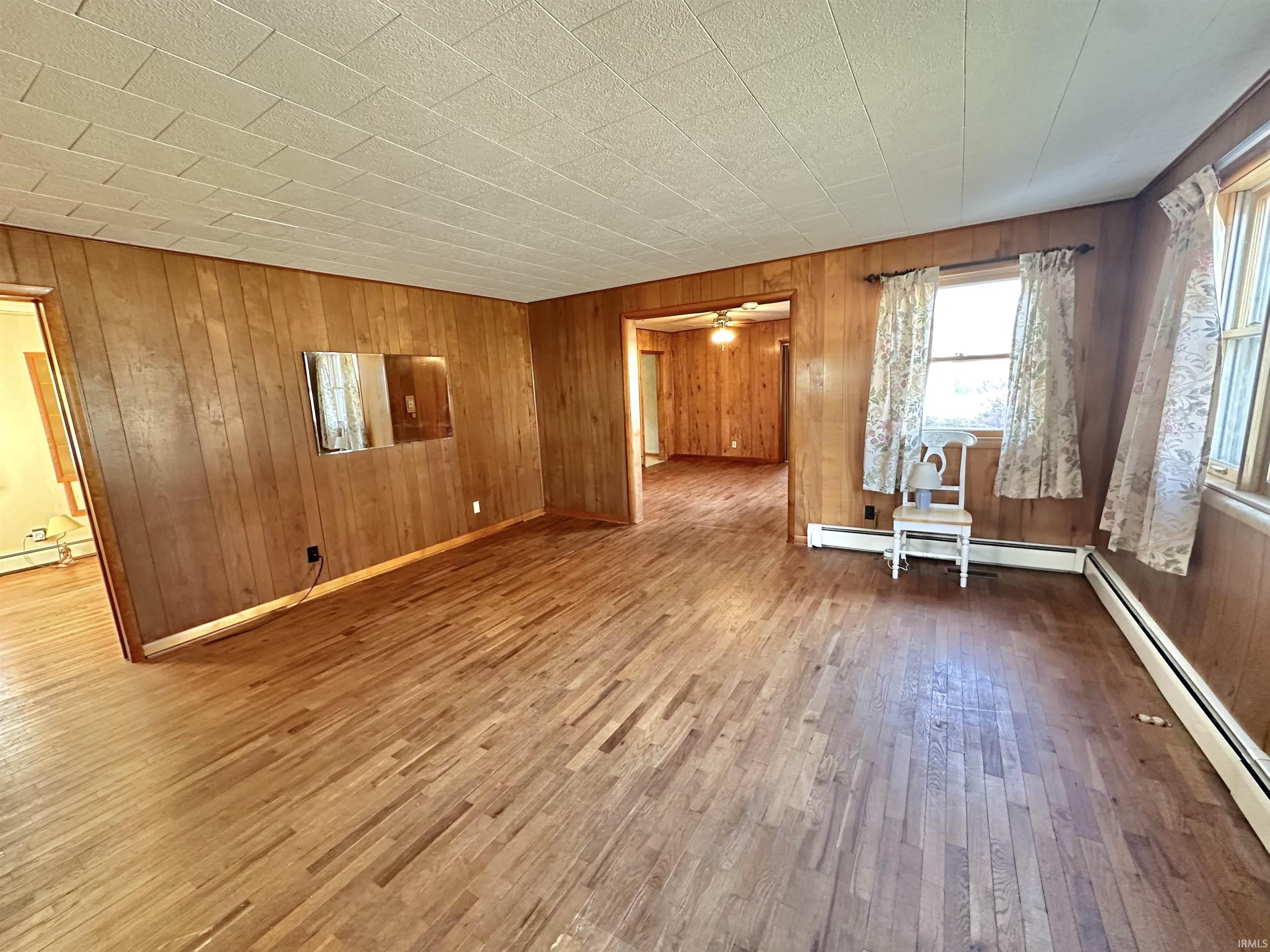 228 E Railroad Street