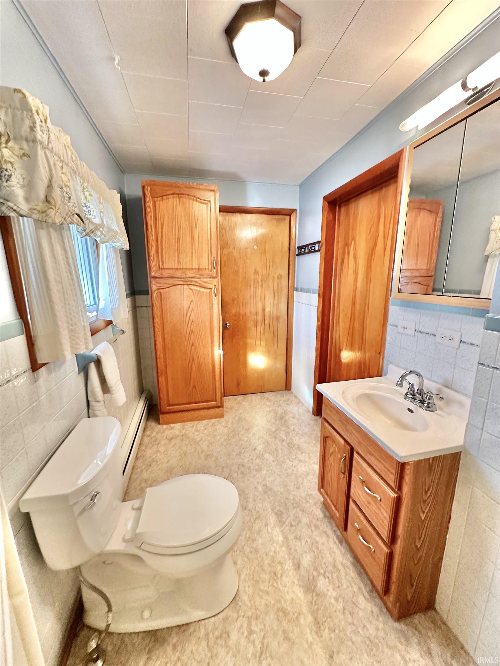 228 E Railroad Street