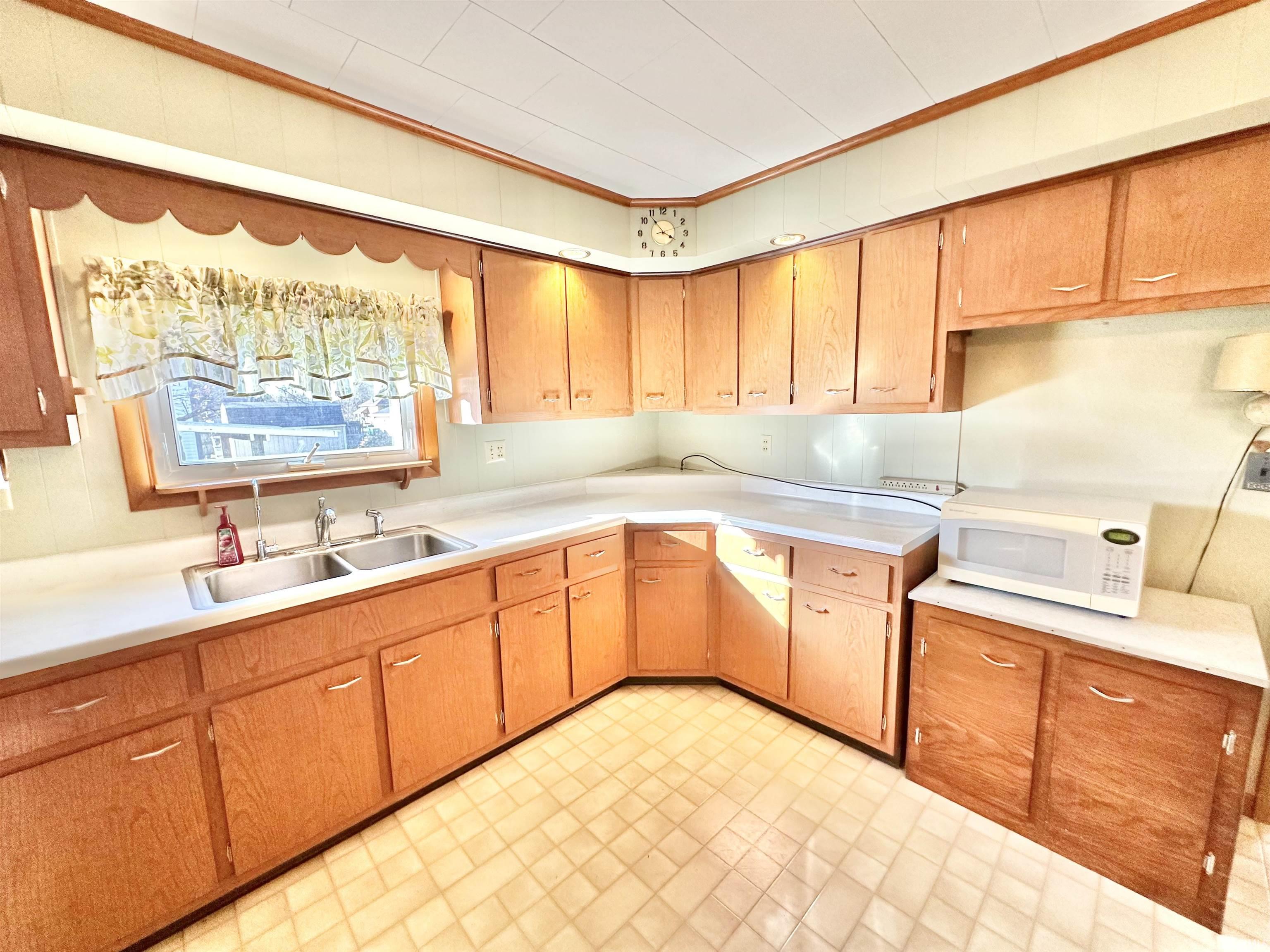 228 E Railroad Street