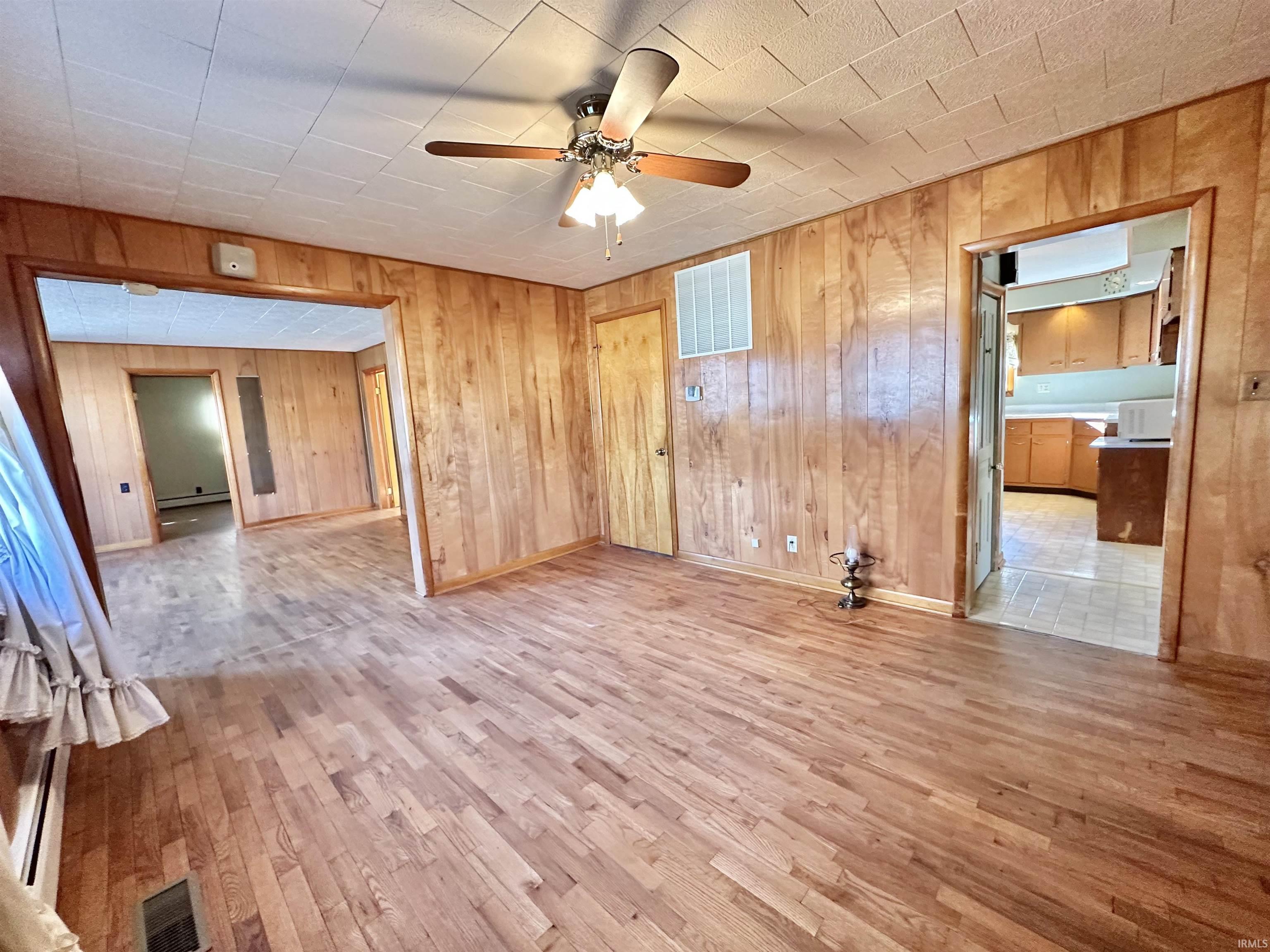 228 E Railroad Street