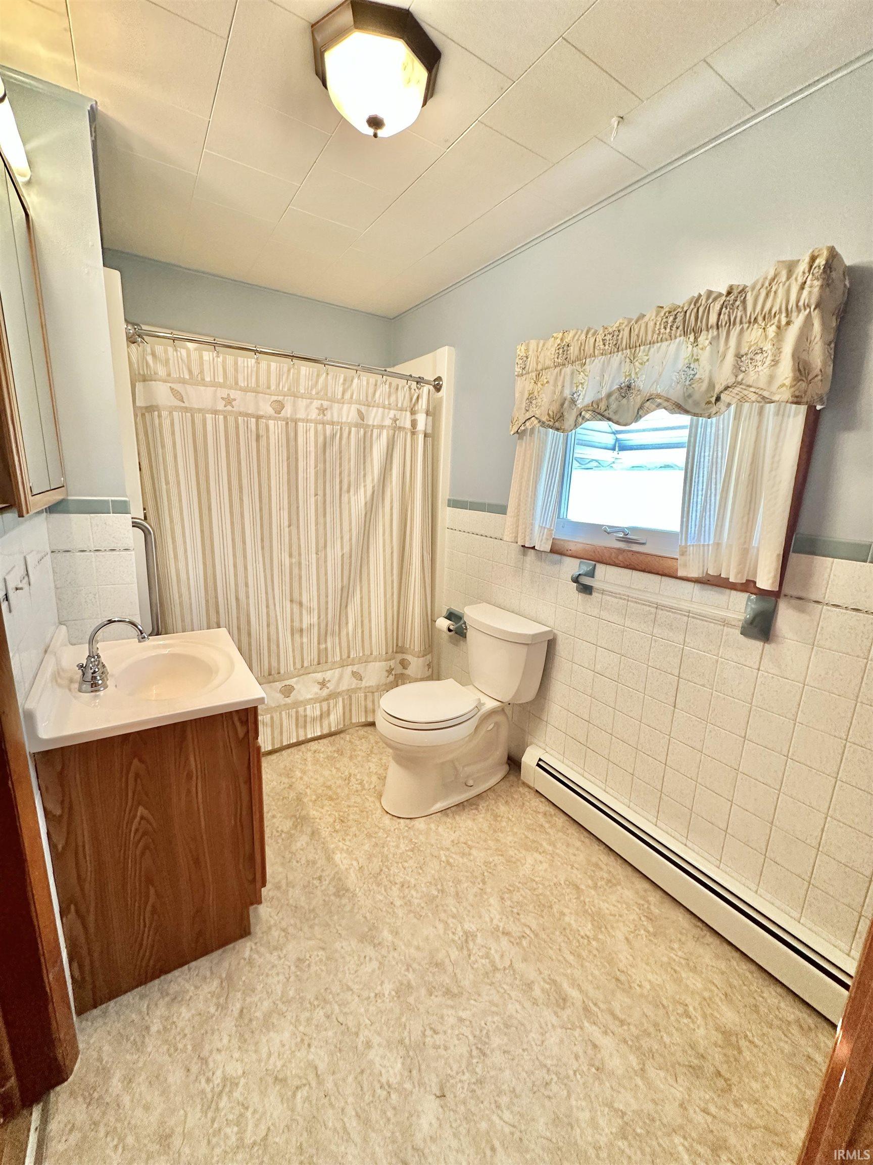 228 E Railroad Street