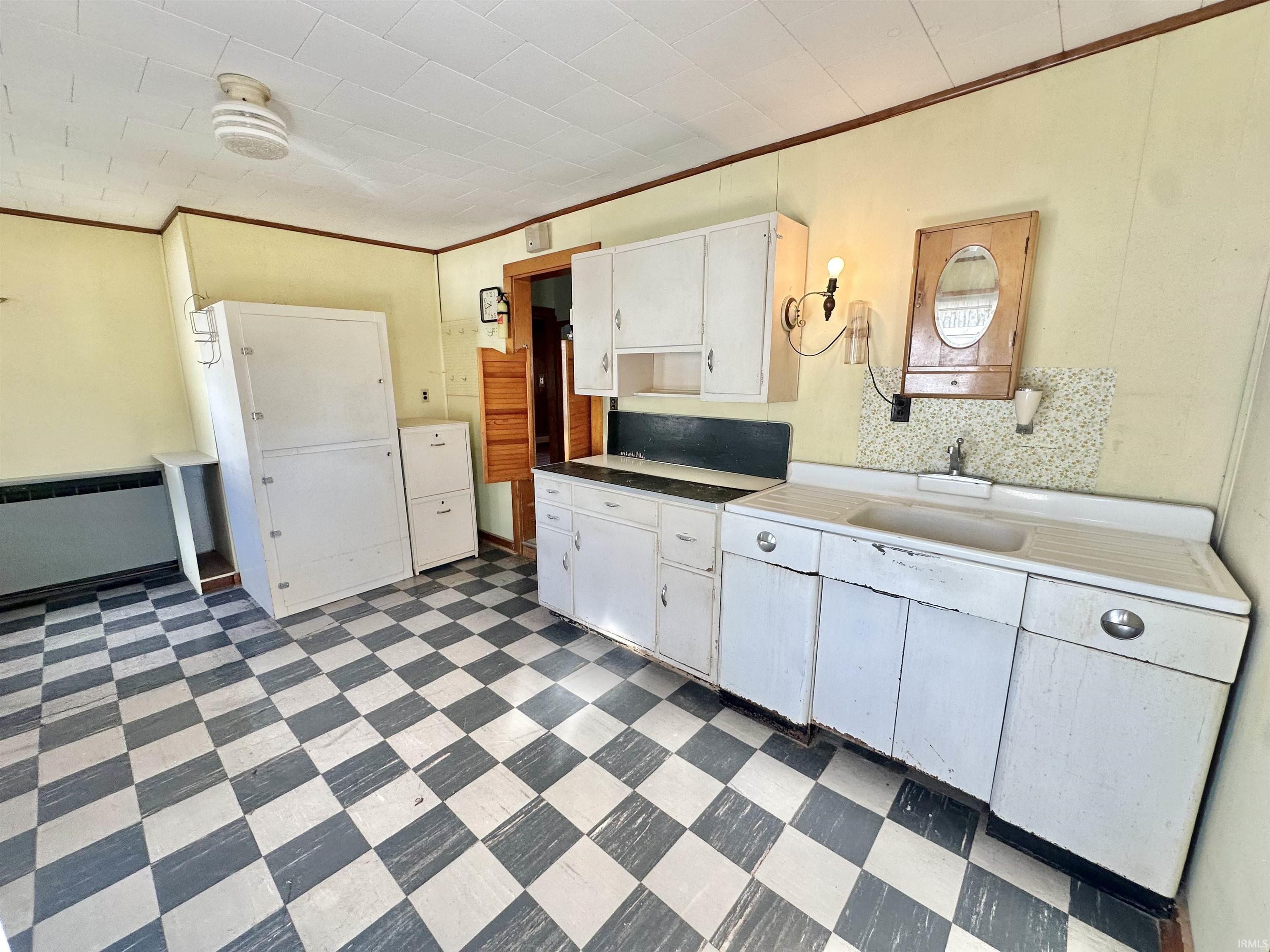 228 E Railroad Street