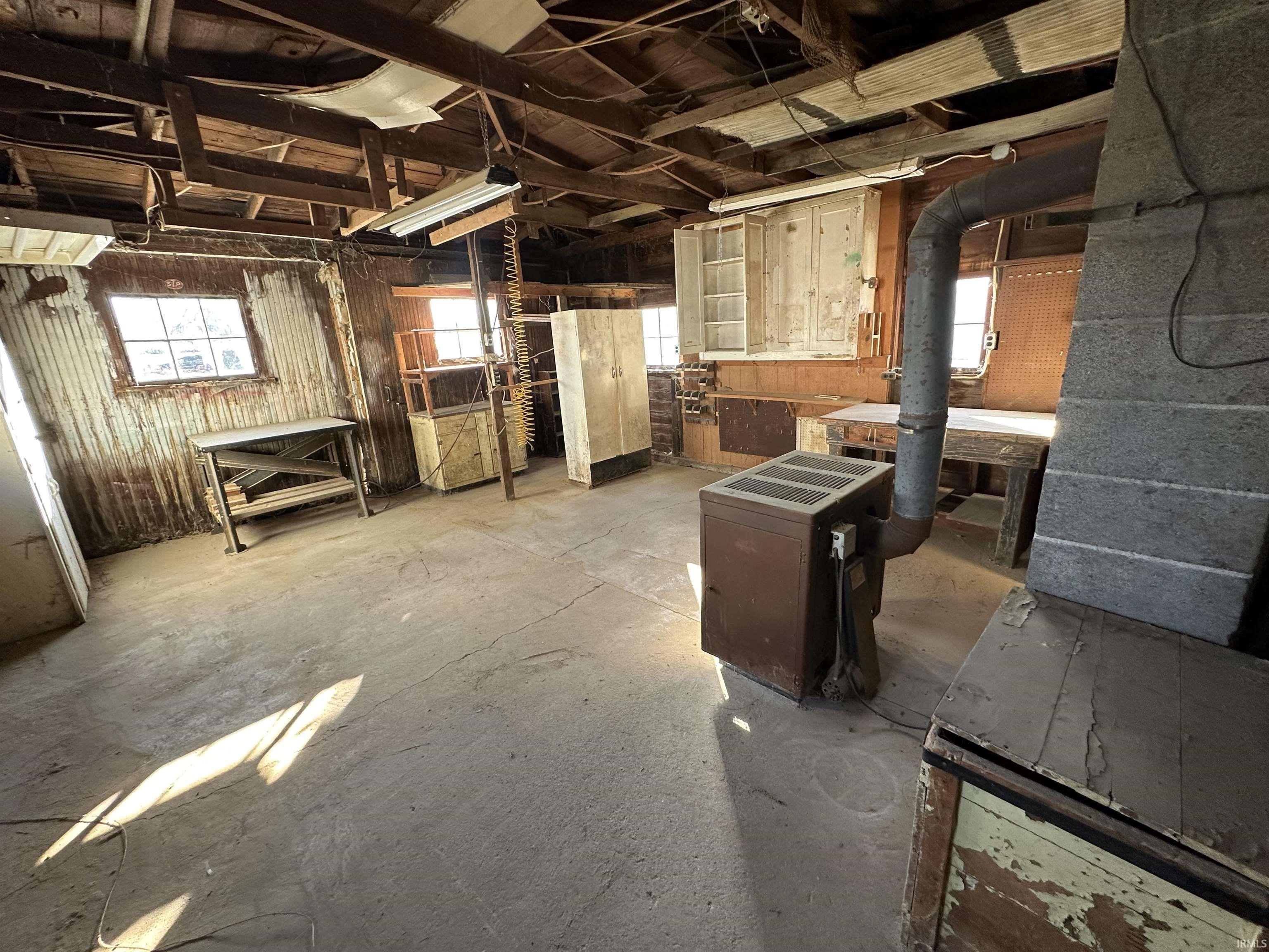 228 E Railroad Street