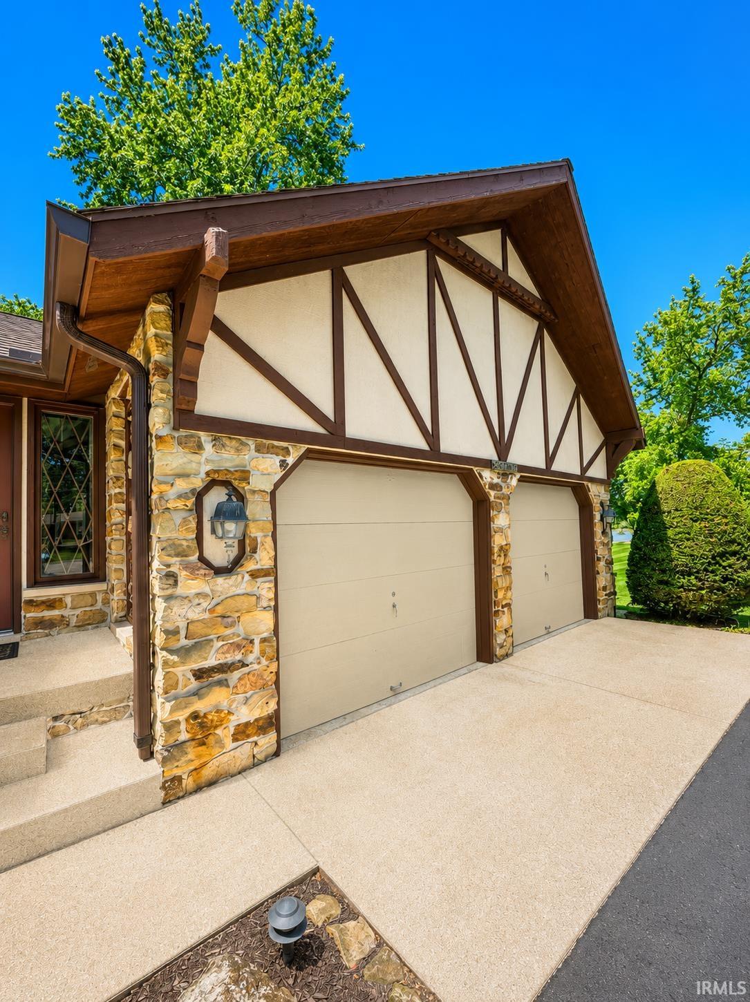 10 Green Hills Court