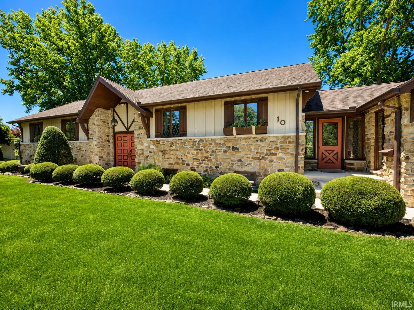 10 Green Hills Court