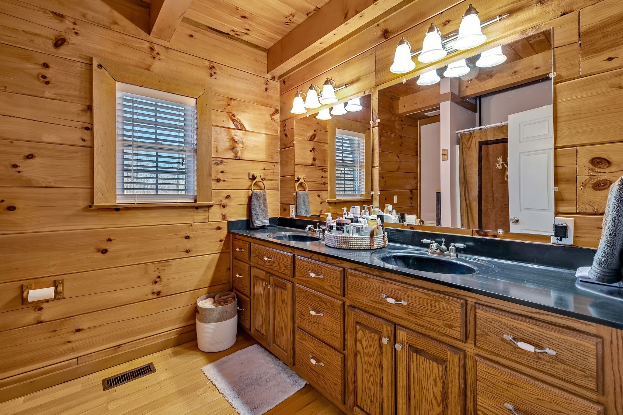135 Countrywood Ln