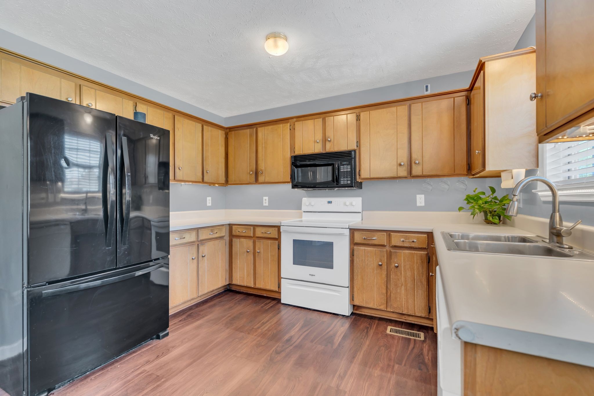 302 Shadylake Dr
