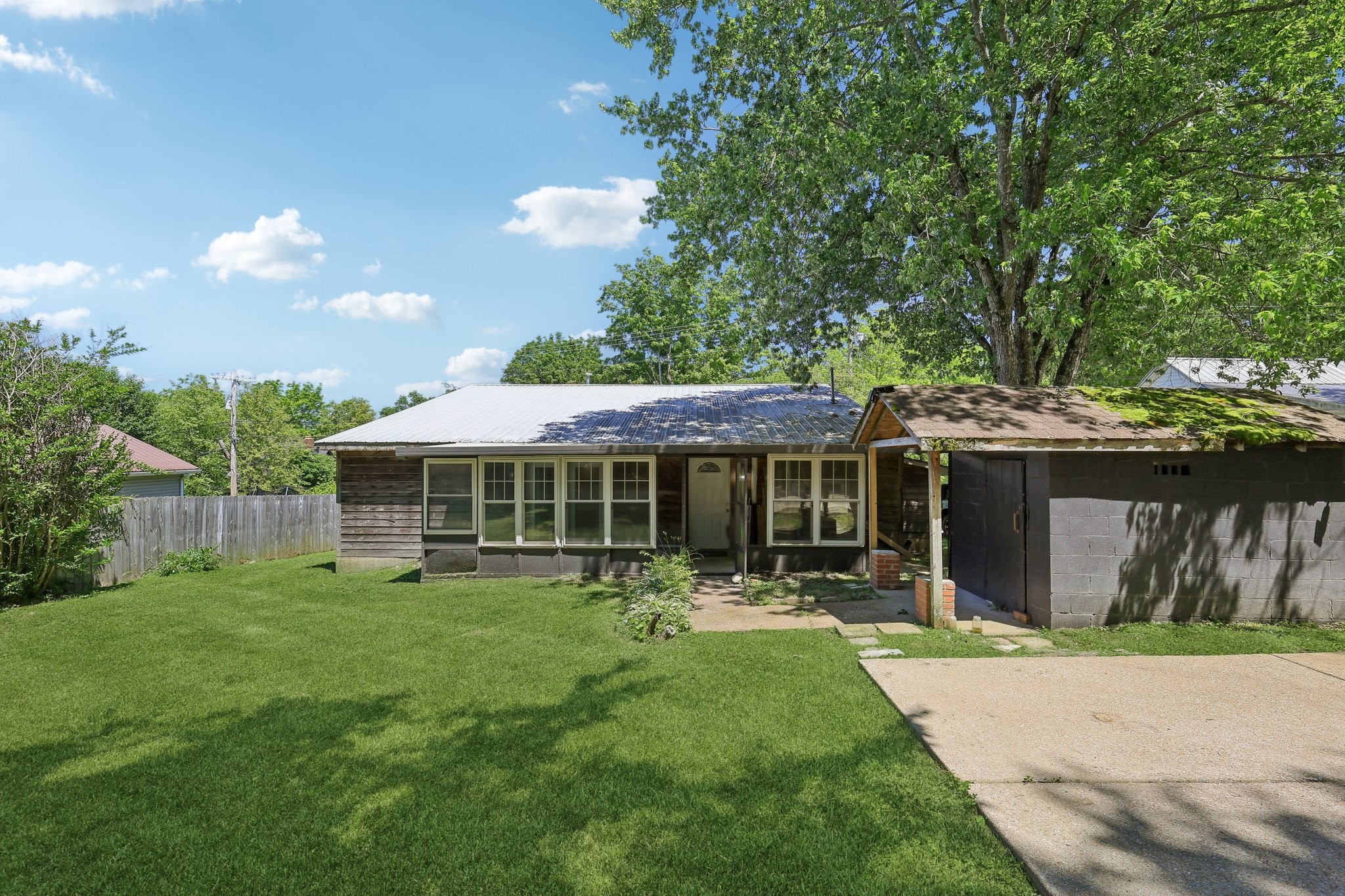 102 Nall Ave