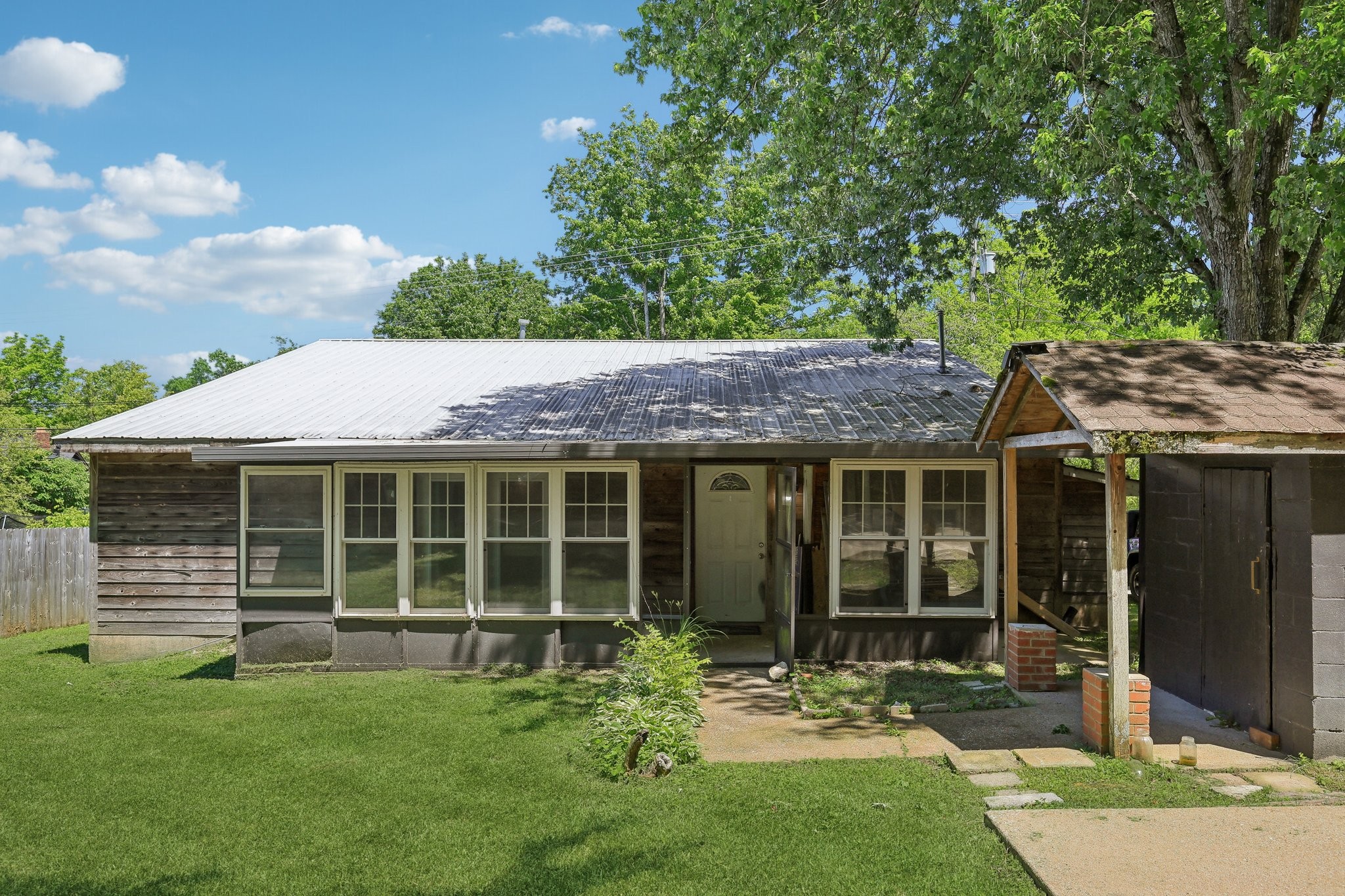 102 Nall Ave