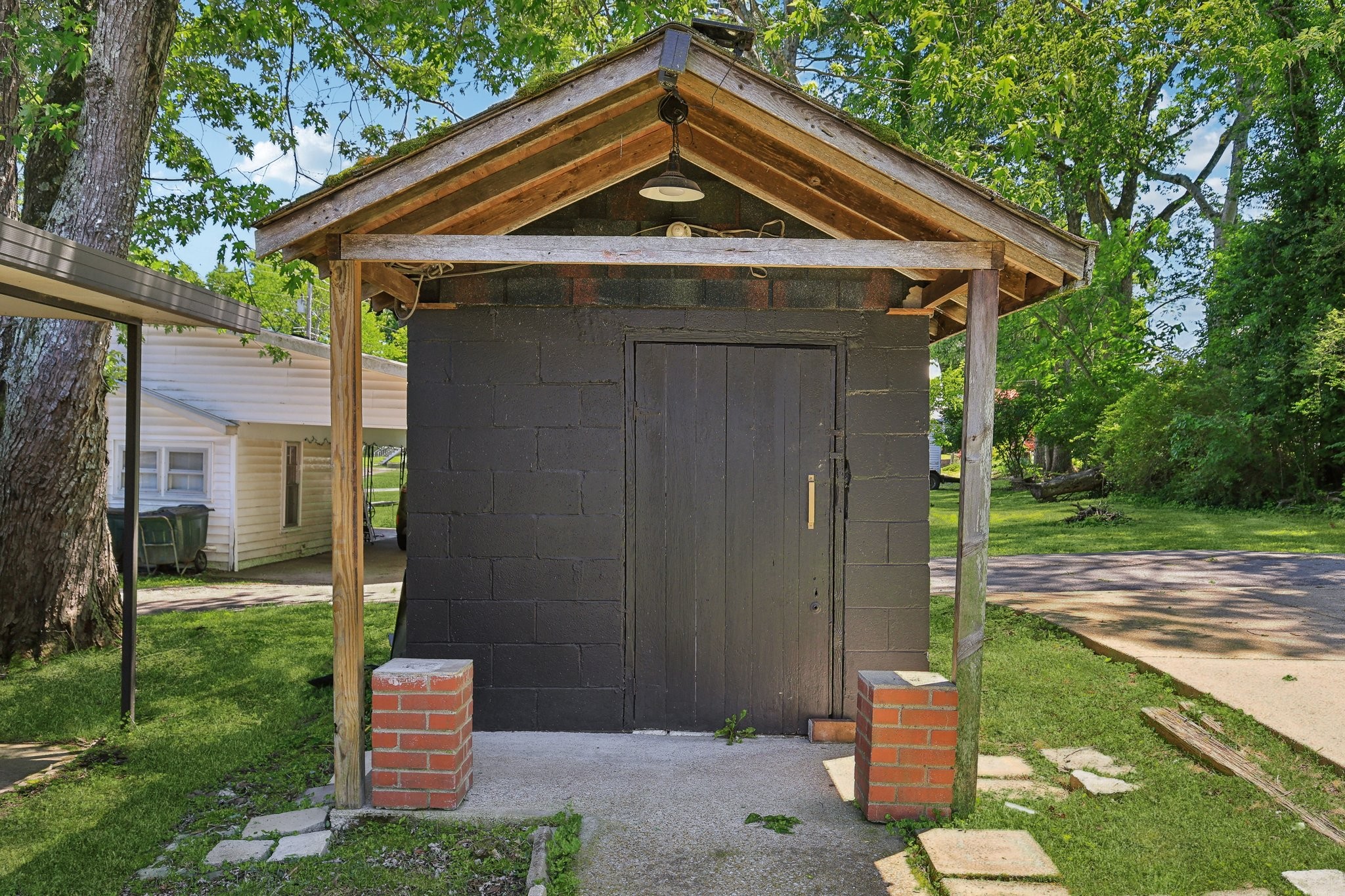 102 Nall Ave