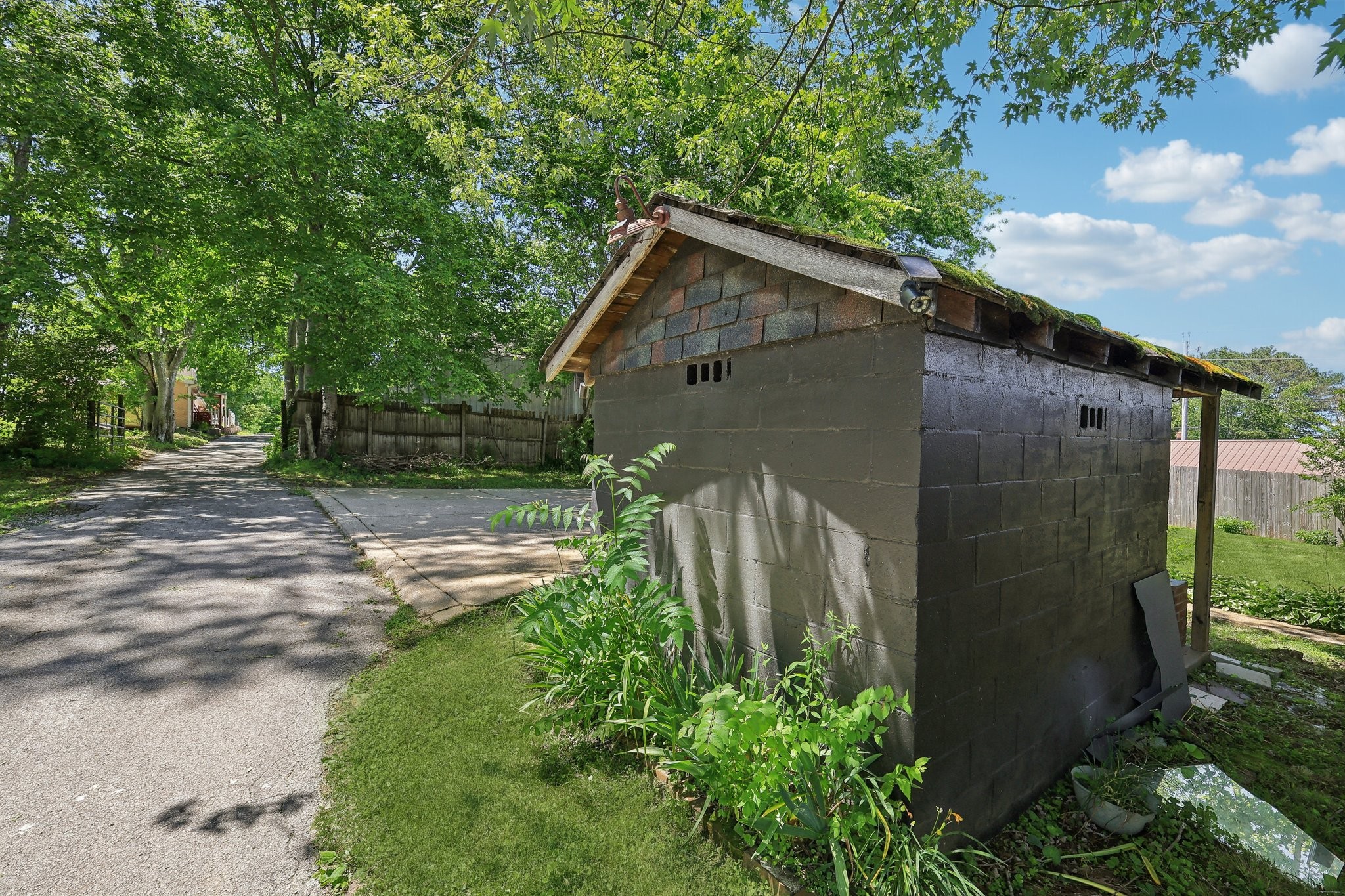 102 Nall Ave