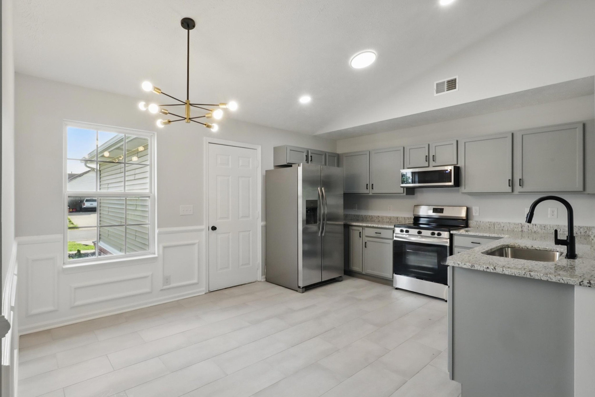 2717 Cayuga Dr