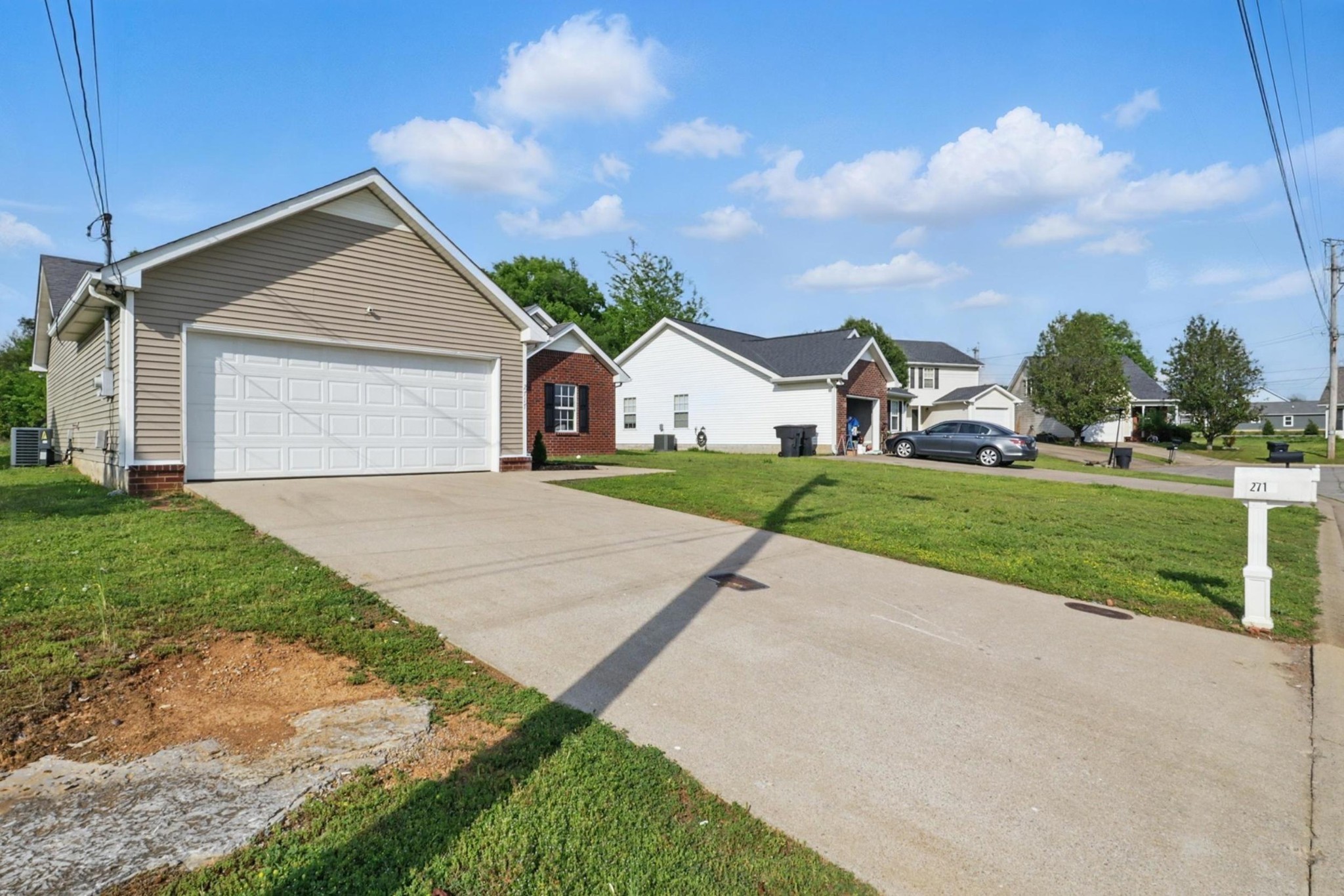 2717 Cayuga Dr