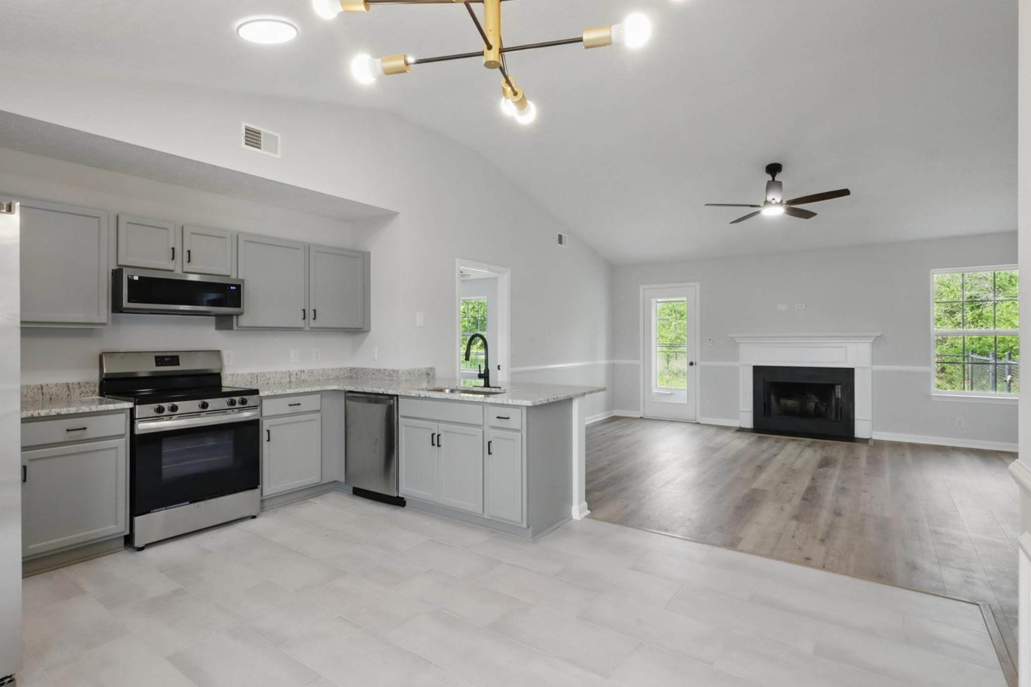 2717 Cayuga Dr