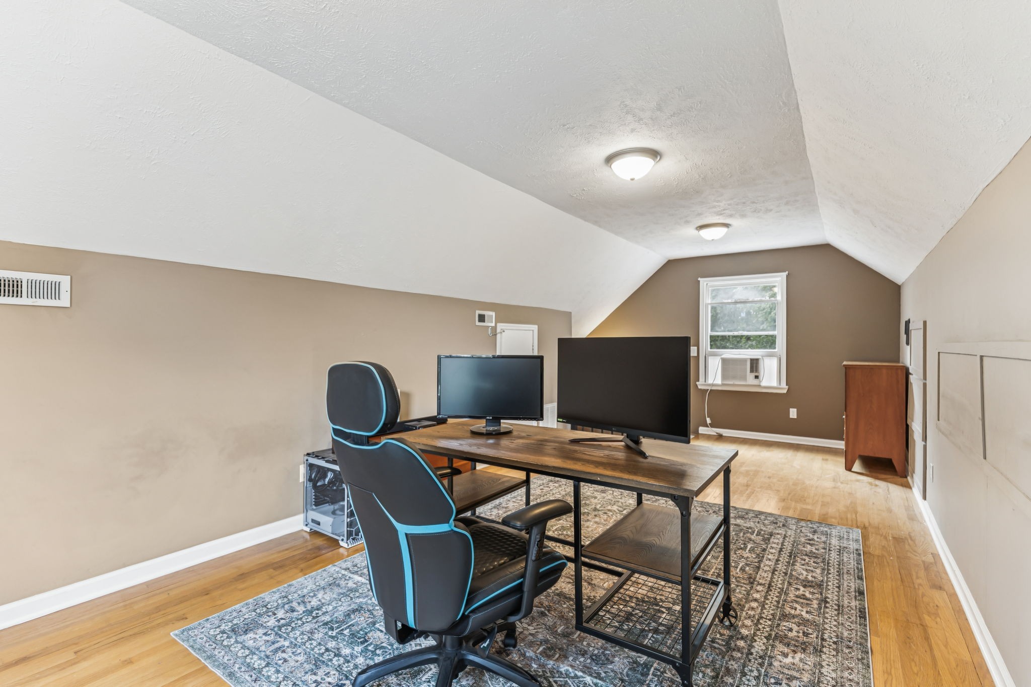 2550 Thompson Rd