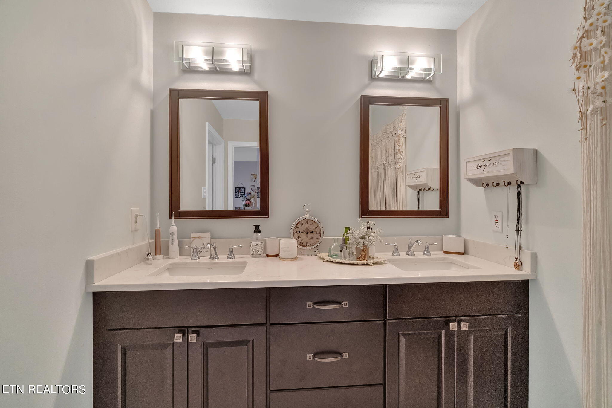 1829 Southcliff Drive