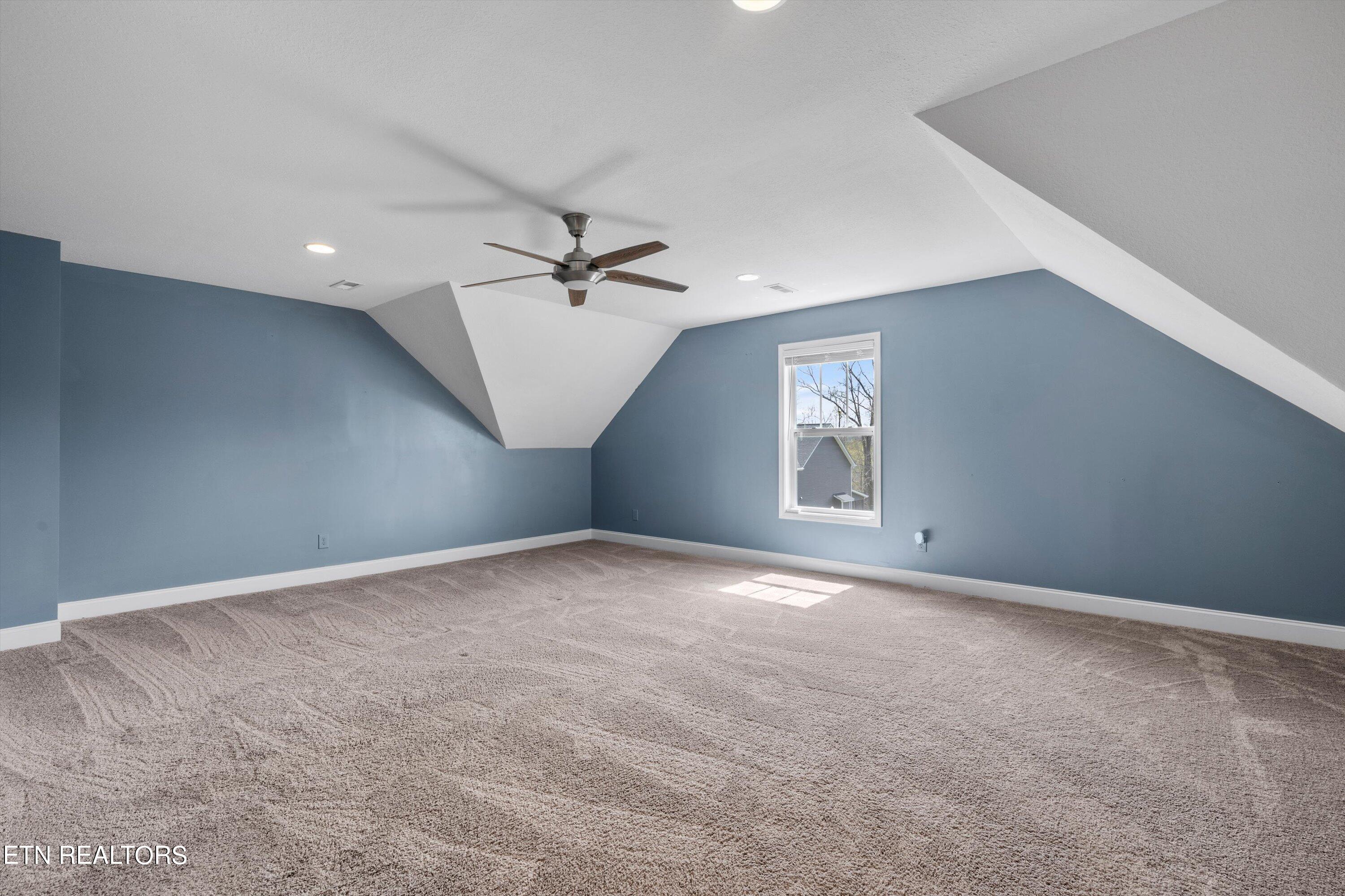 104 Mistletoeberry Rd