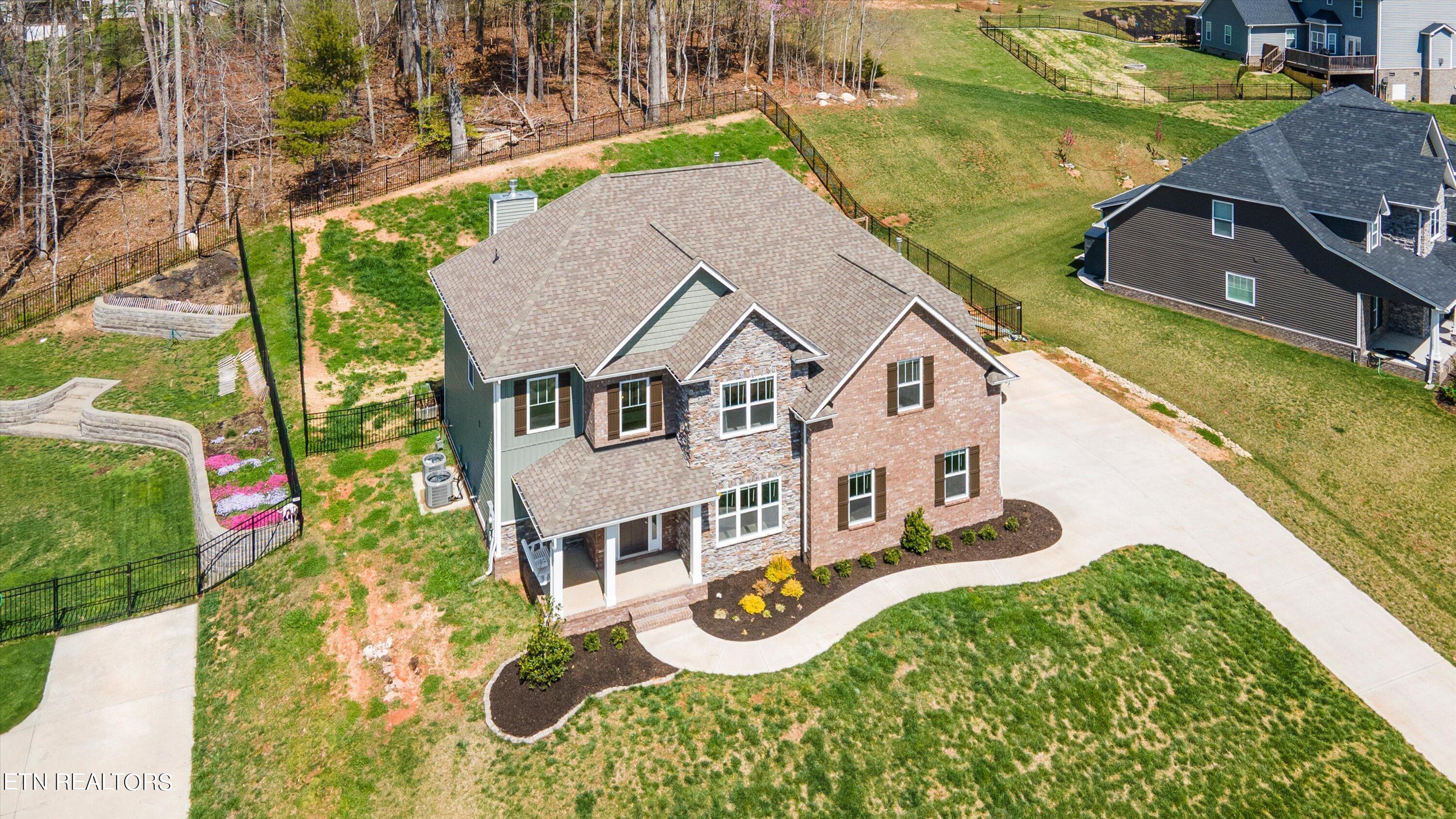 104 Mistletoeberry Rd