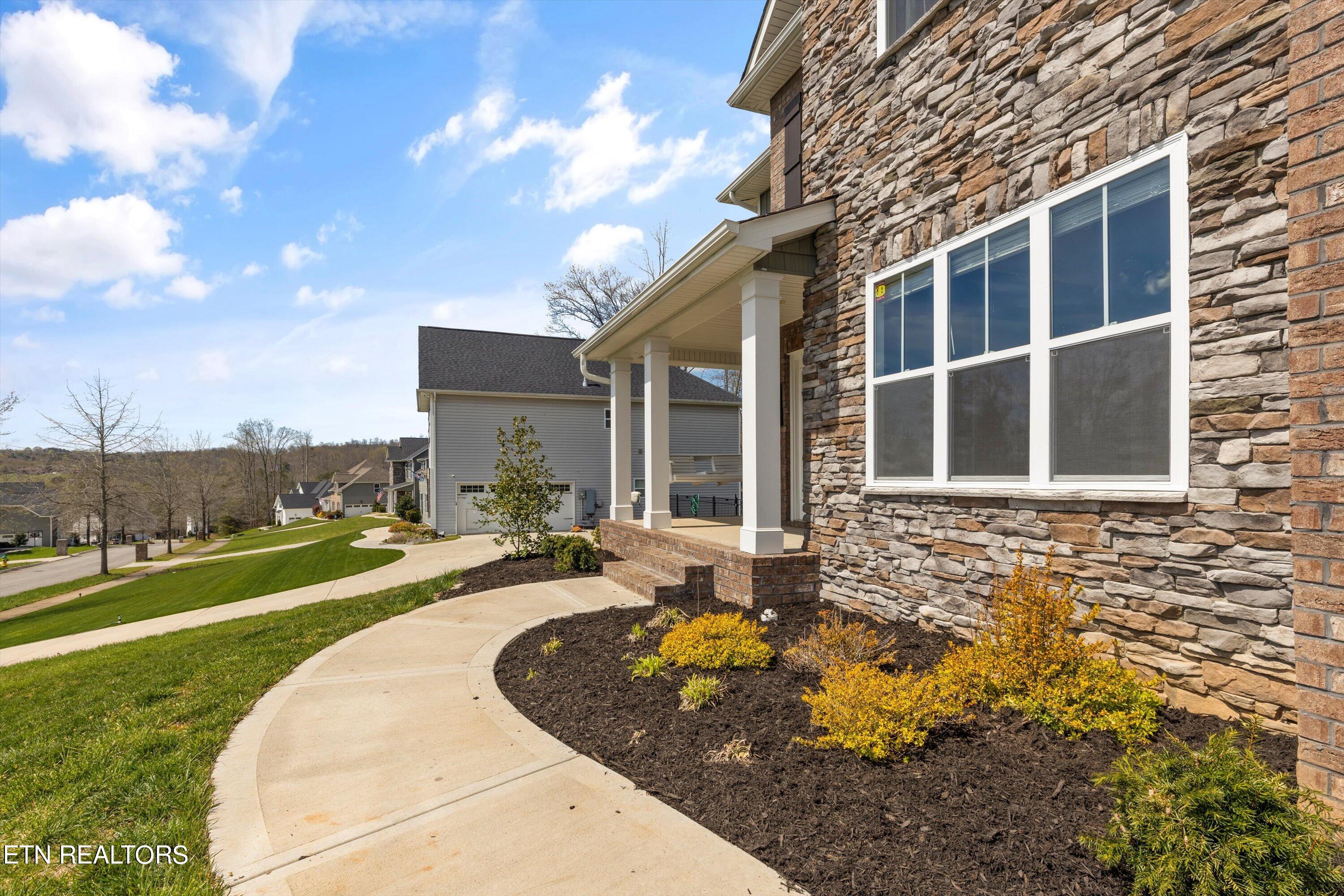 104 Mistletoeberry Rd