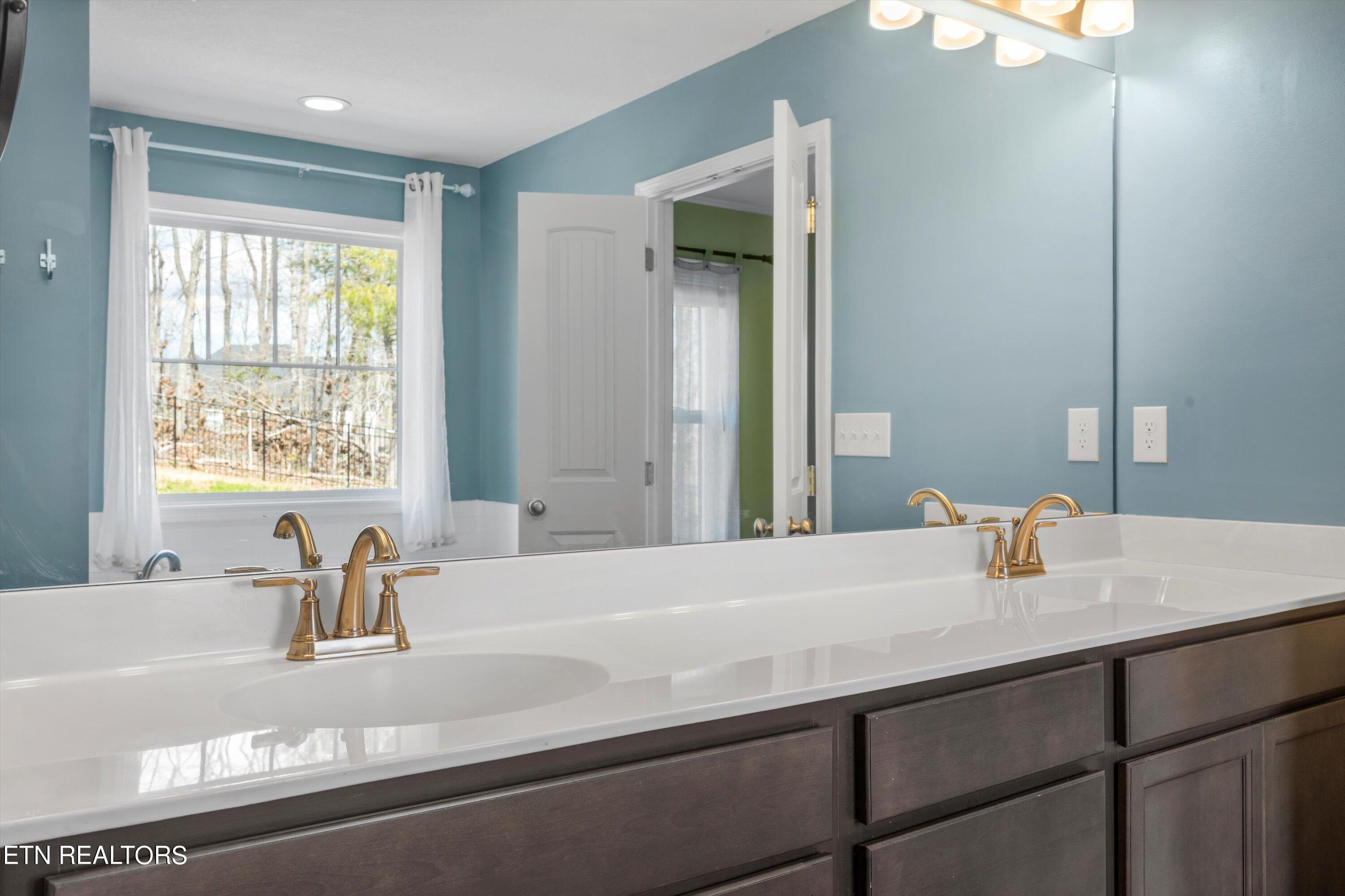 104 Mistletoeberry Rd