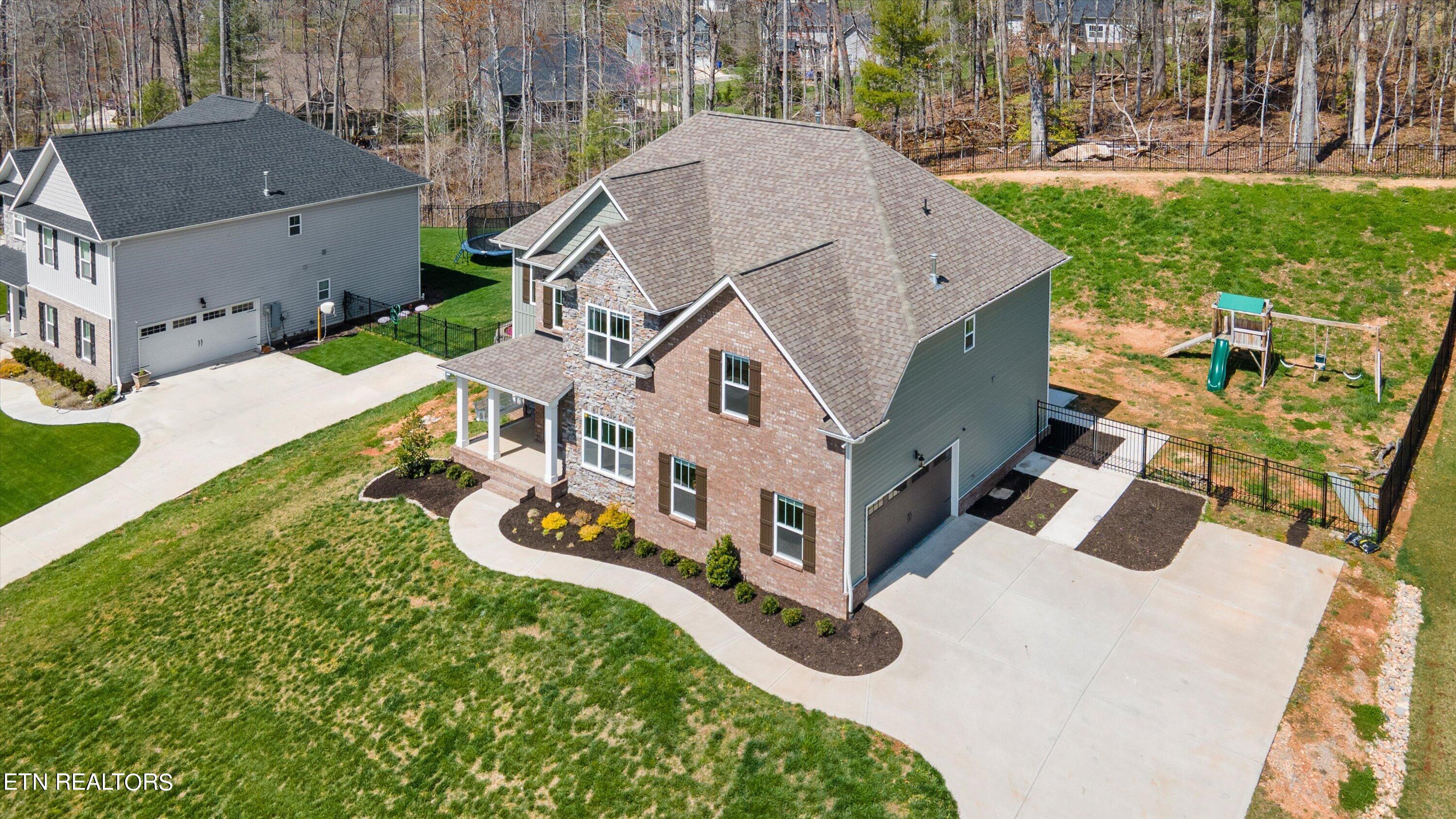 104 Mistletoeberry Rd