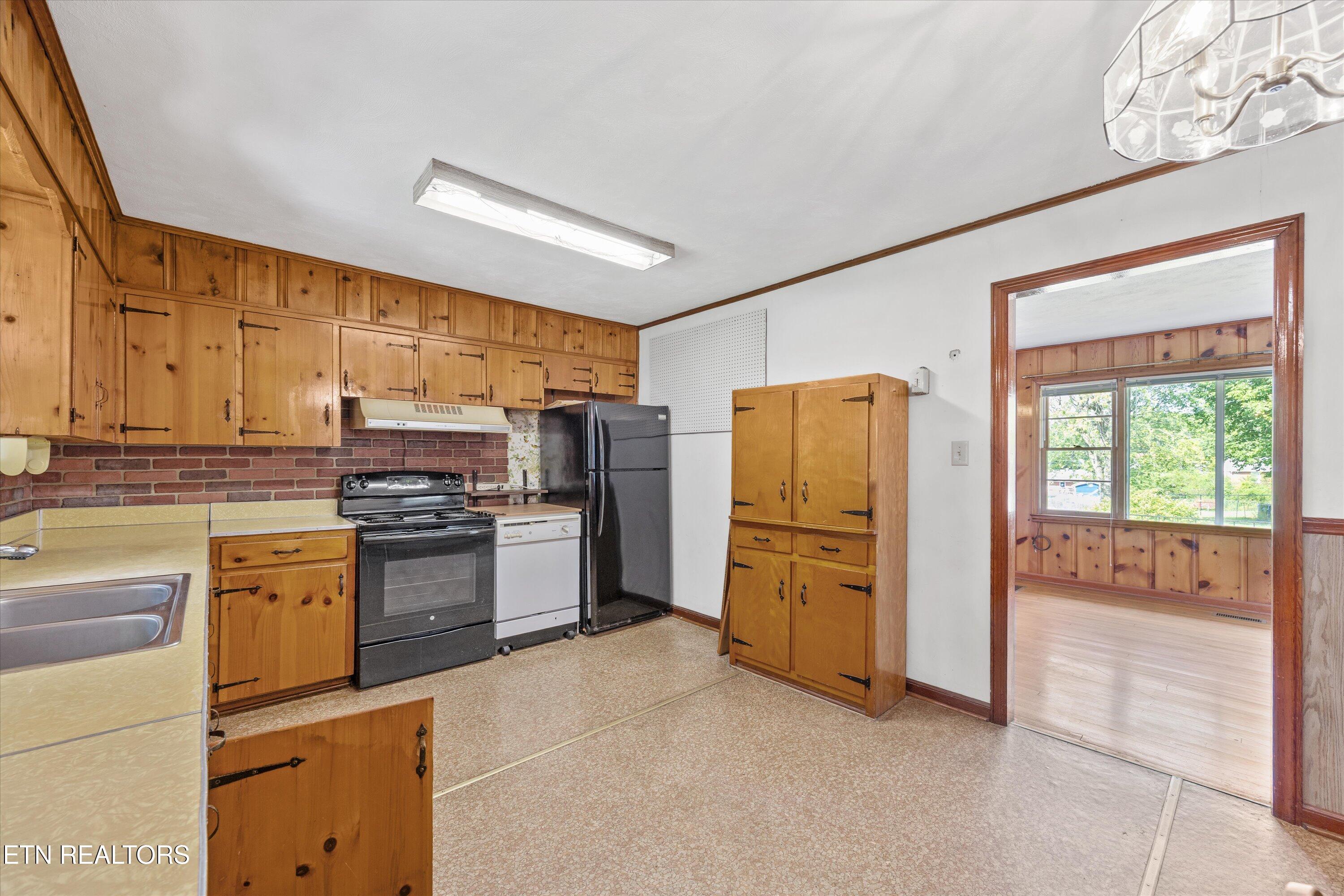 107 Hillcrest Lane