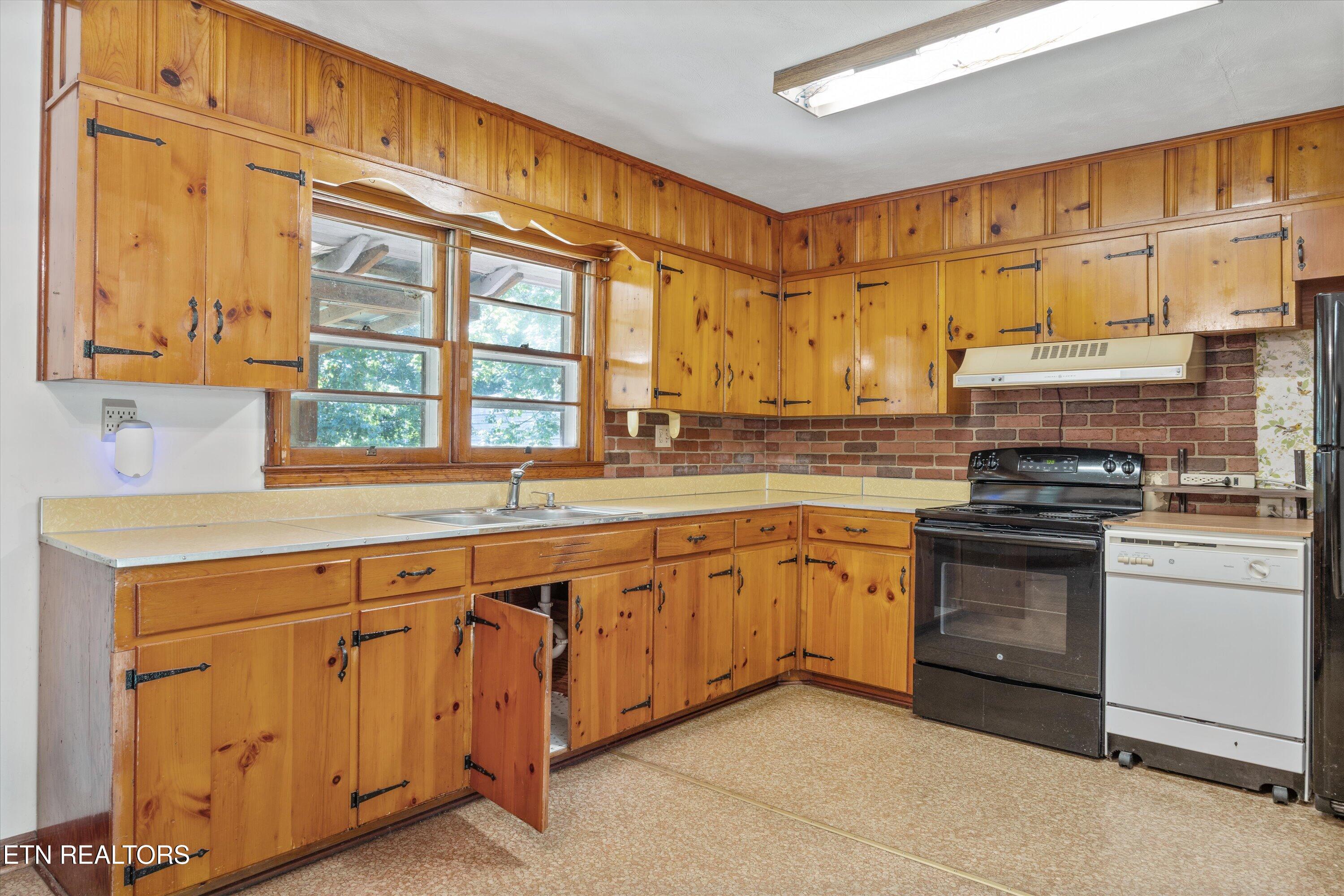 107 Hillcrest Lane