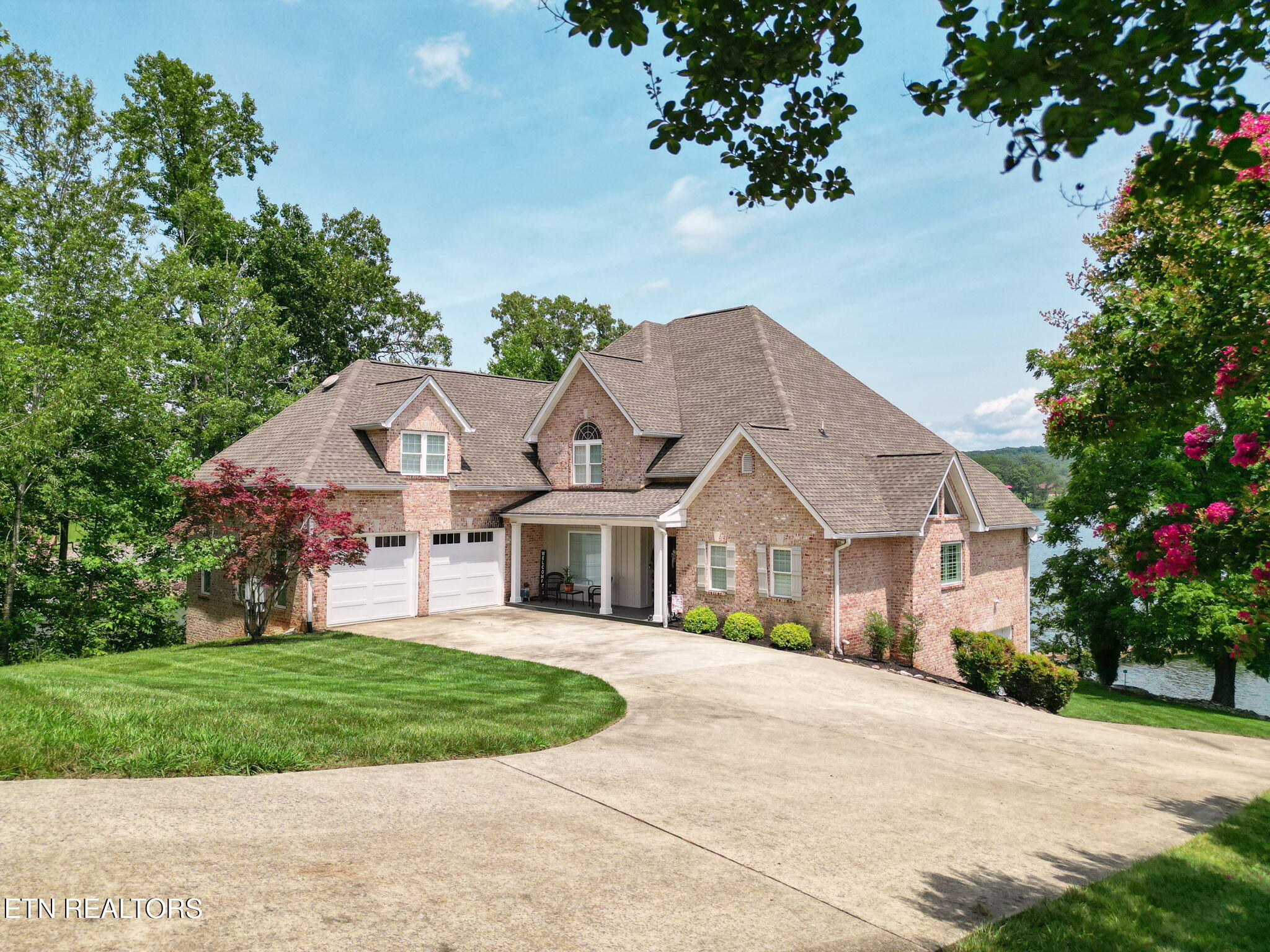 231 Holiday Point Drive