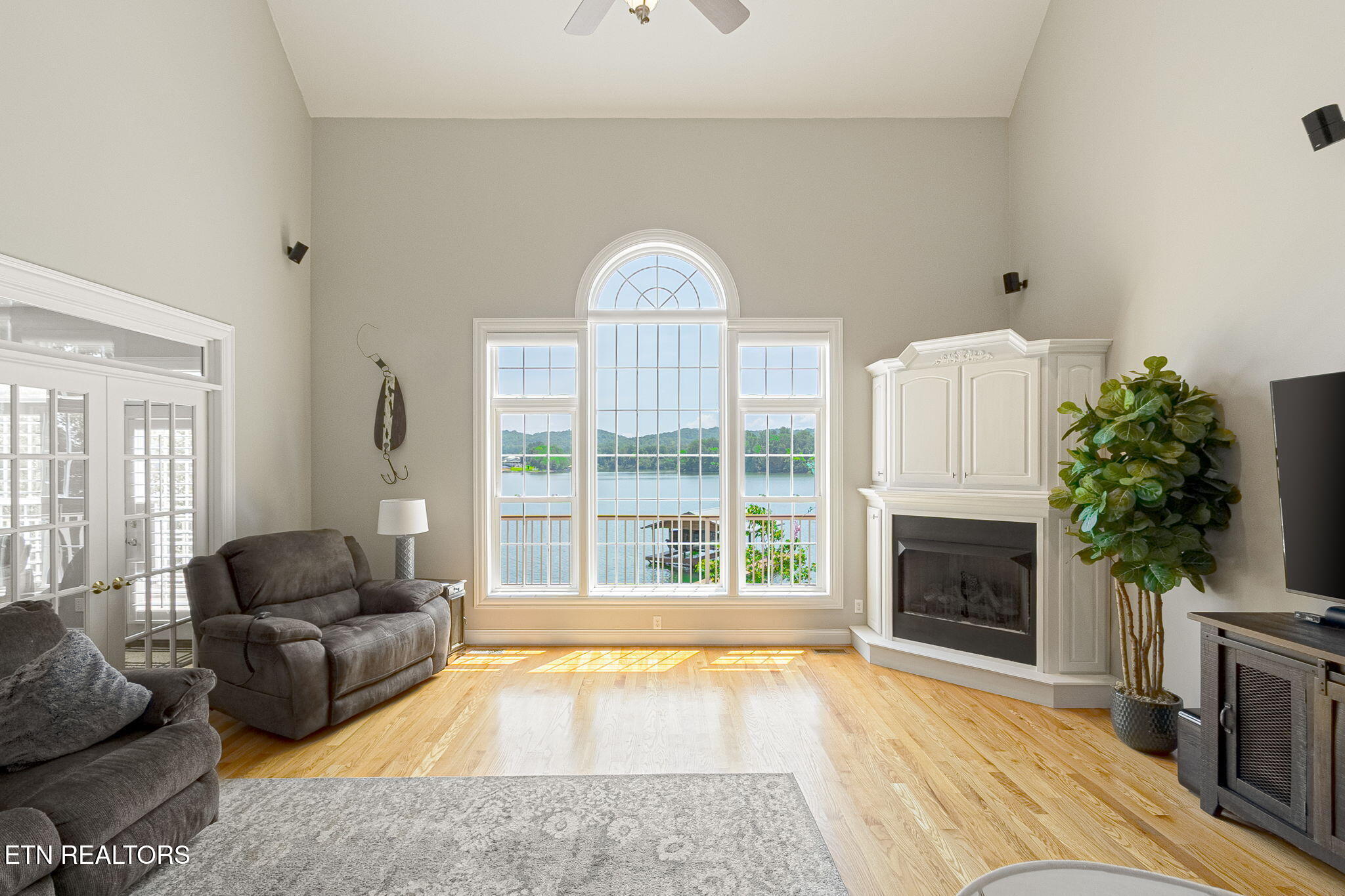 231 Holiday Point Drive