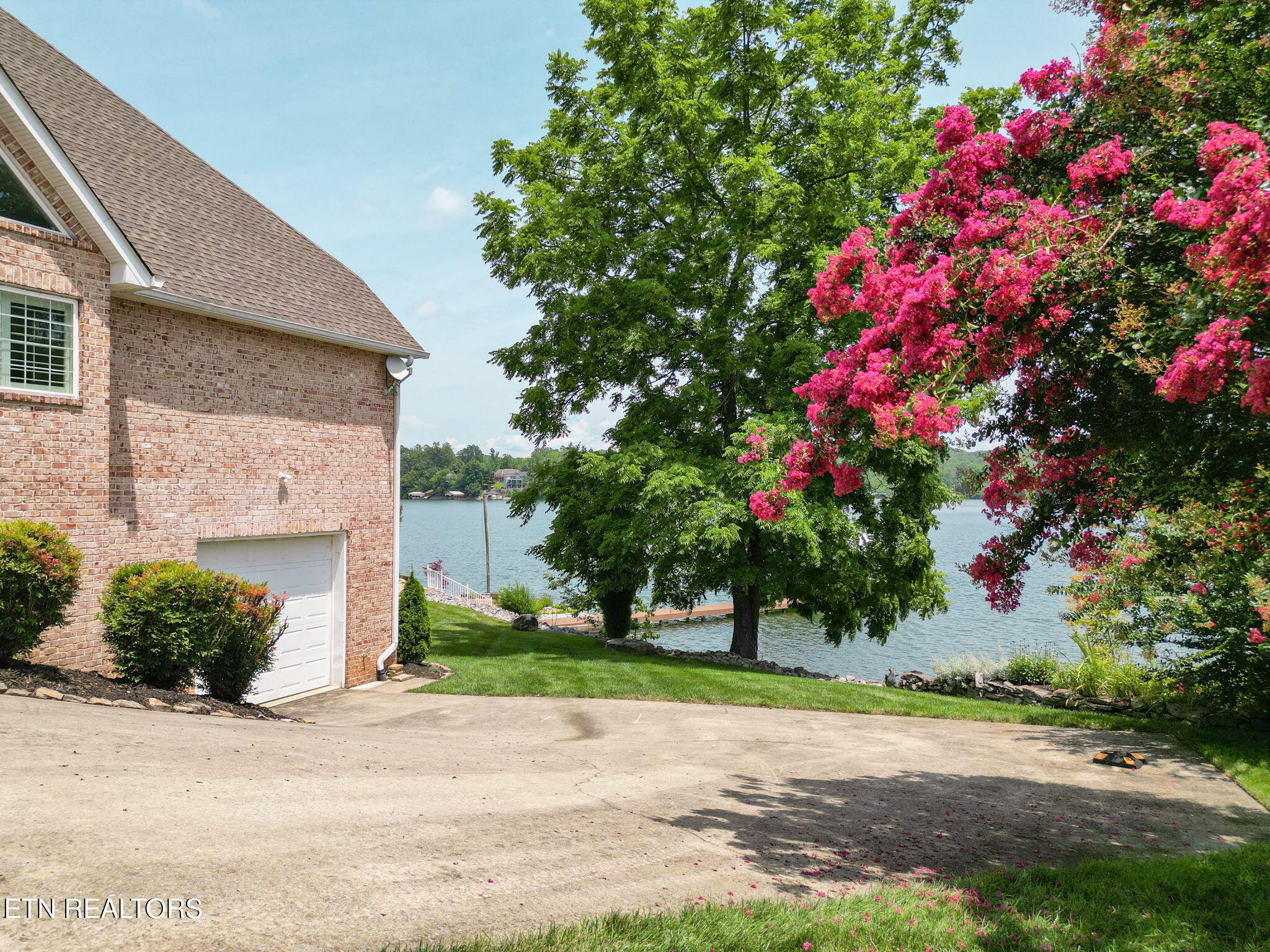231 Holiday Point Drive