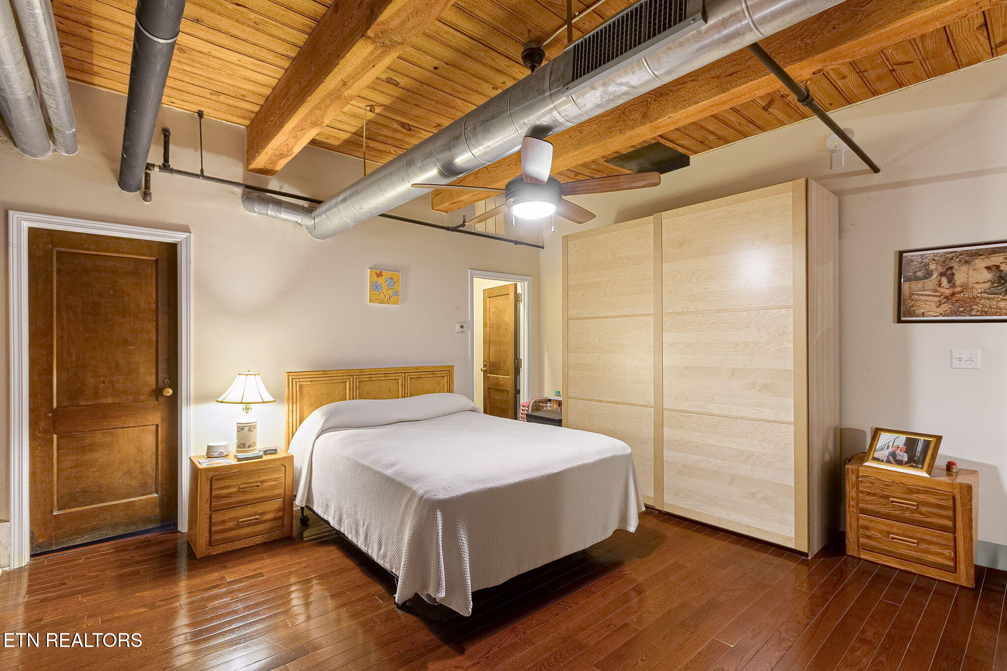 1060 Worlds Fair Park Drive 16