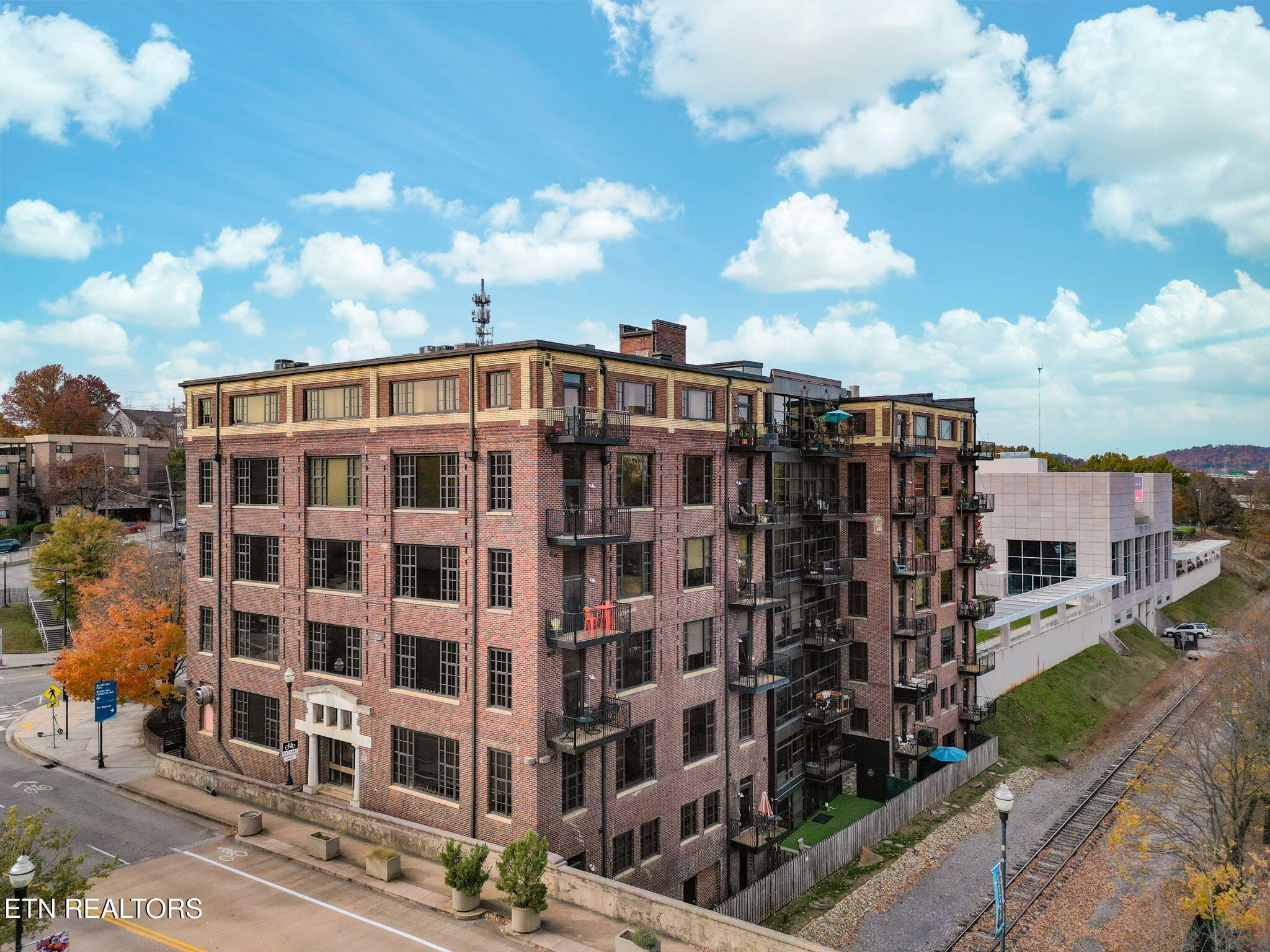 1060 Worlds Fair Park Drive 16