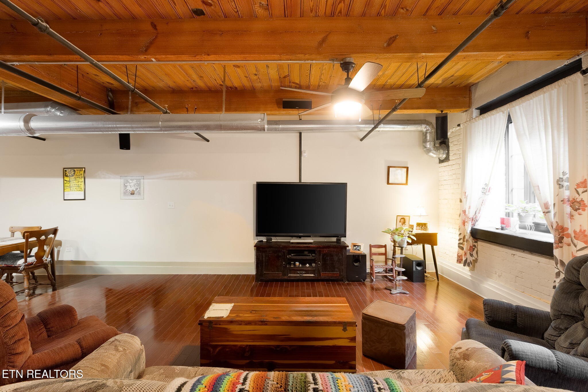 1060 Worlds Fair Park Drive 16