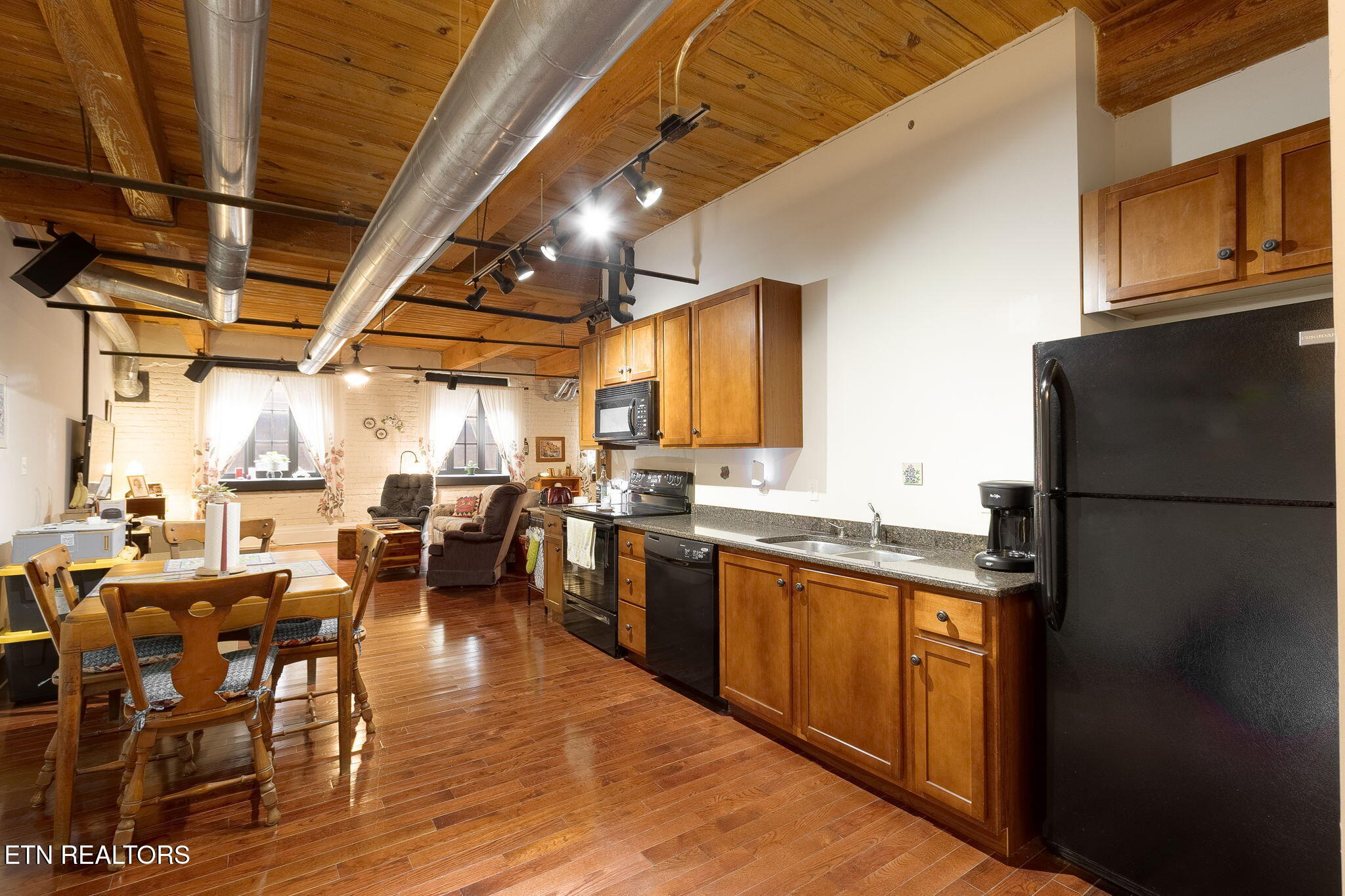 1060 Worlds Fair Park Drive 16