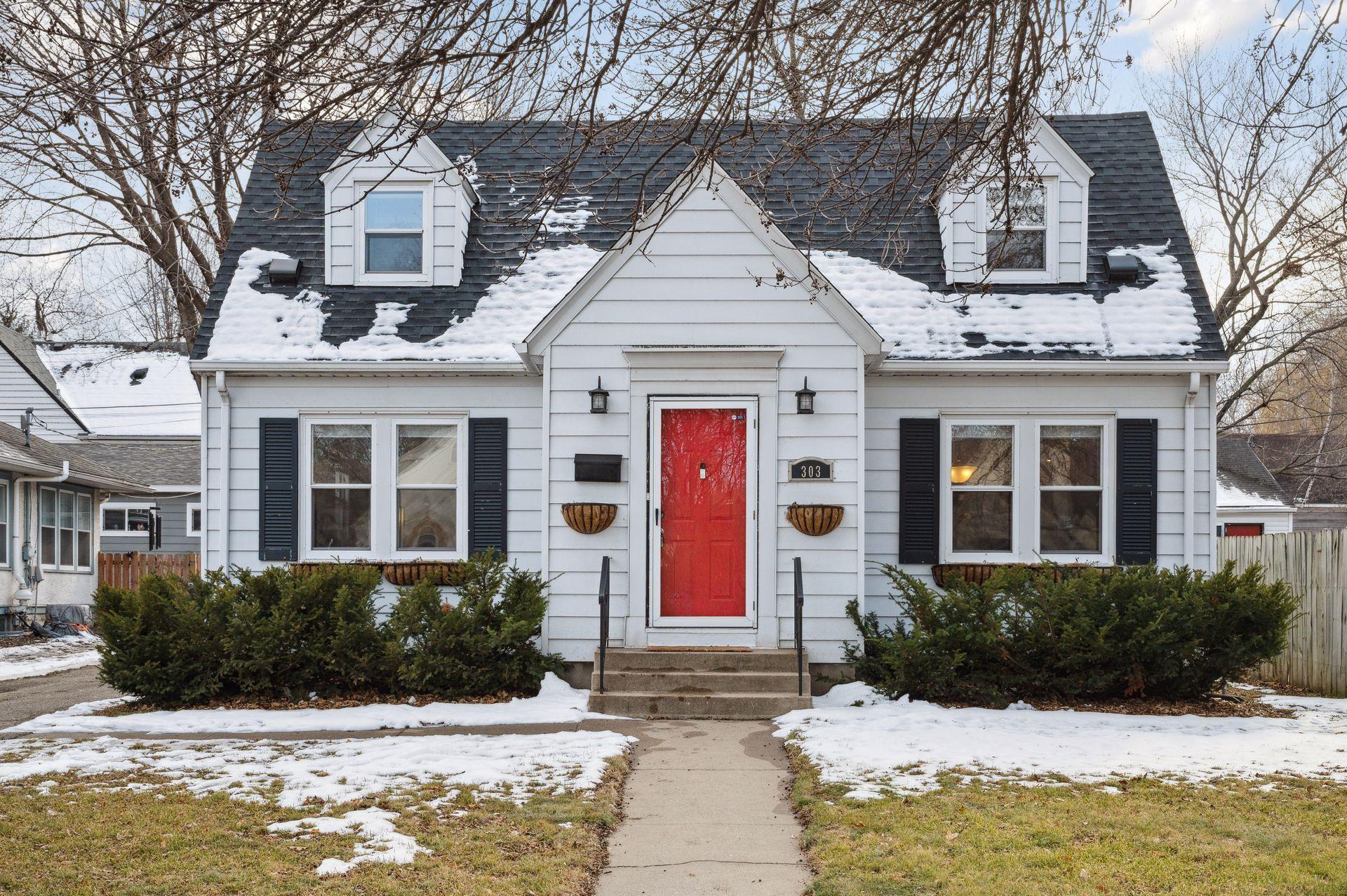 303 E Diamond Lake Road