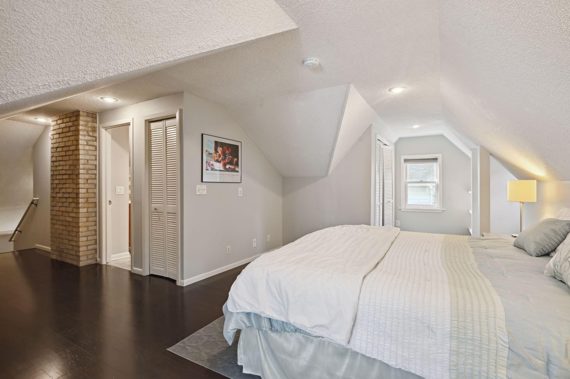 303 E Diamond Lake Road