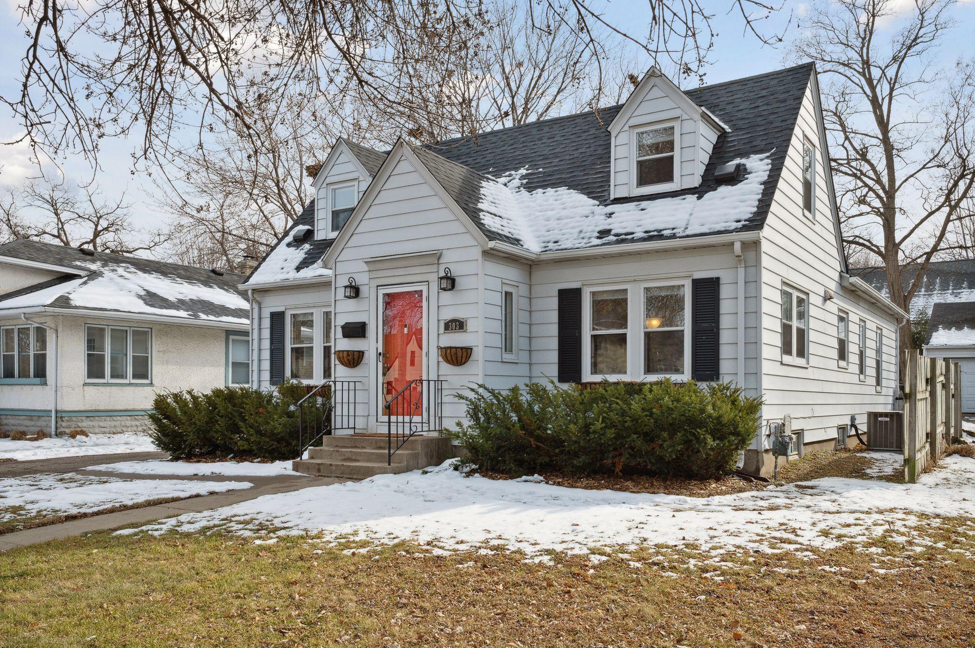 303 E Diamond Lake Road