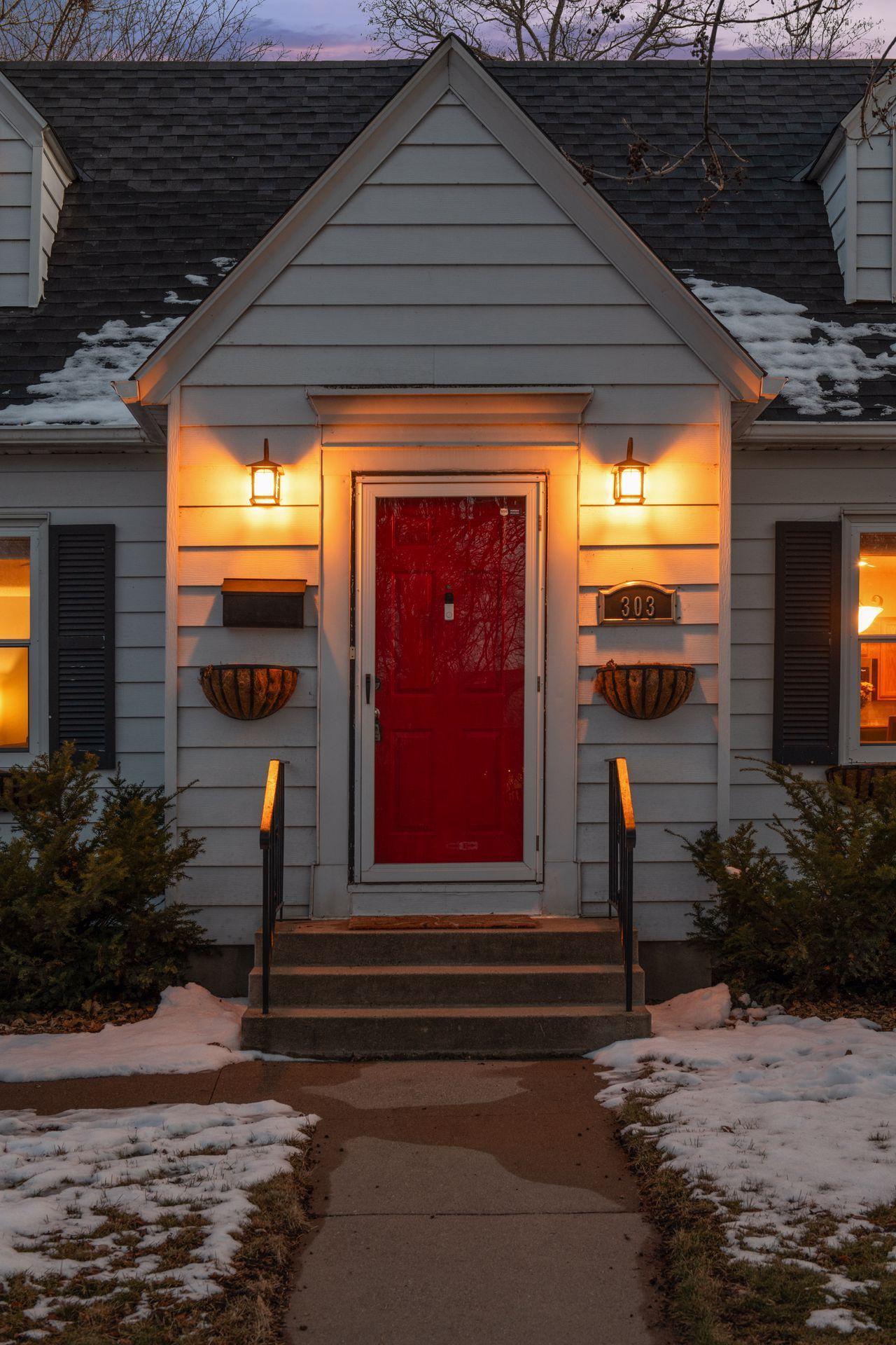 303 E Diamond Lake Road