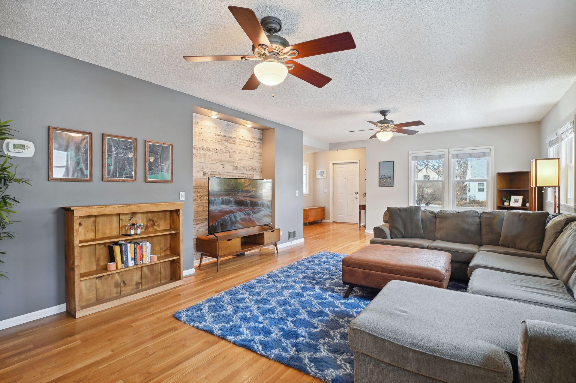 303 E Diamond Lake Road