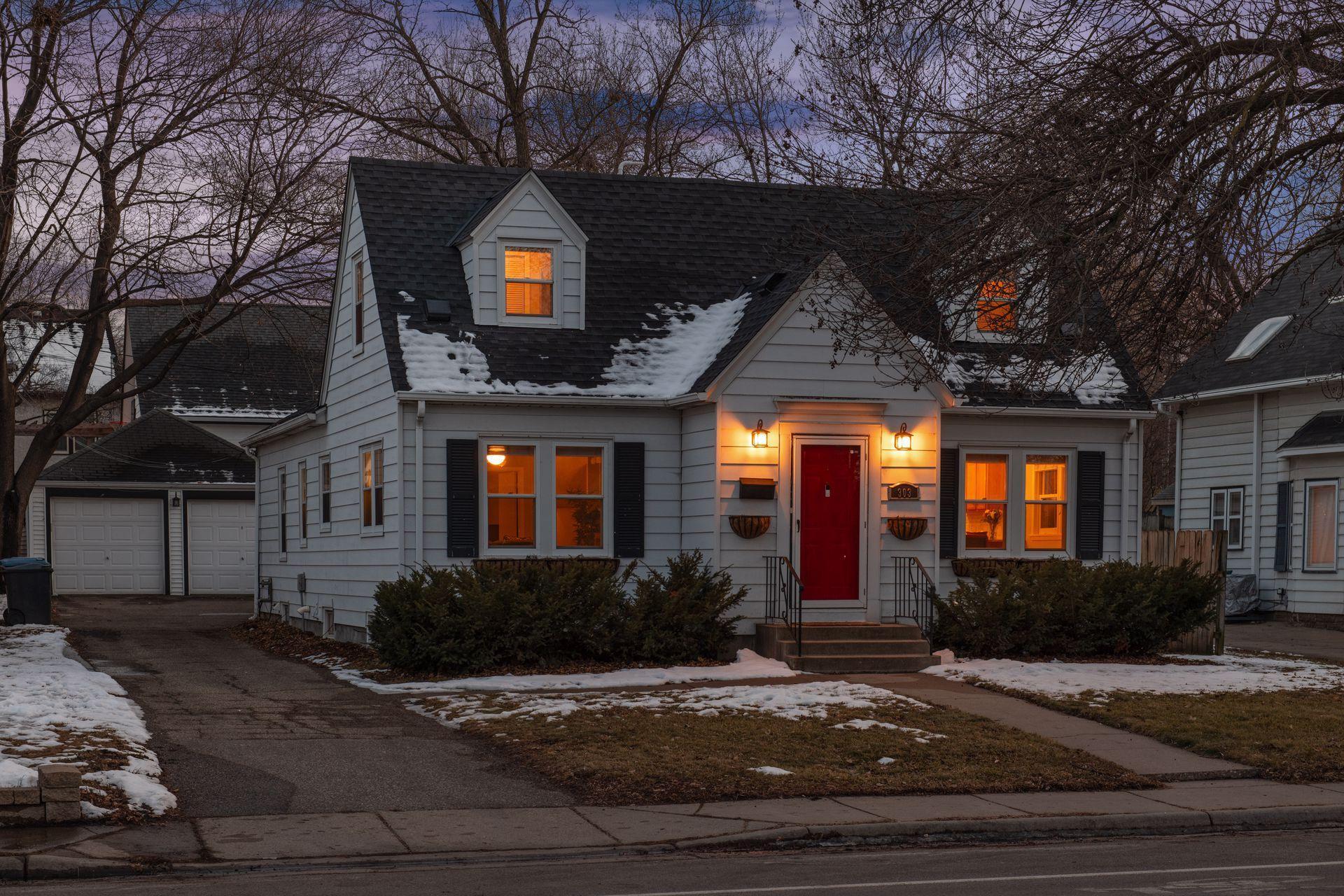 303 E Diamond Lake Road