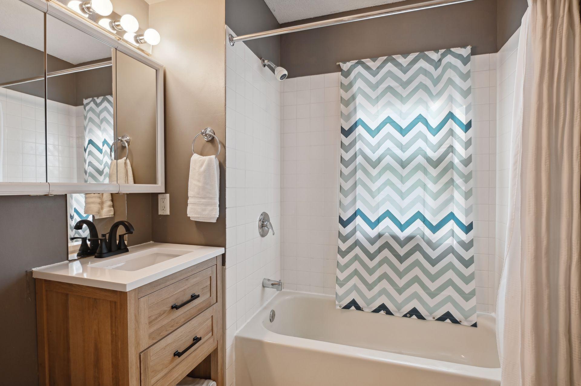 303 E Diamond Lake Road