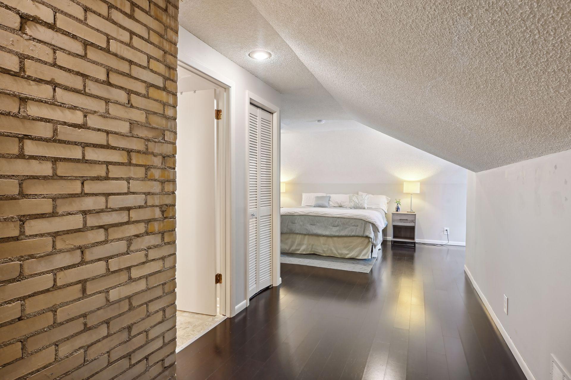 303 E Diamond Lake Road