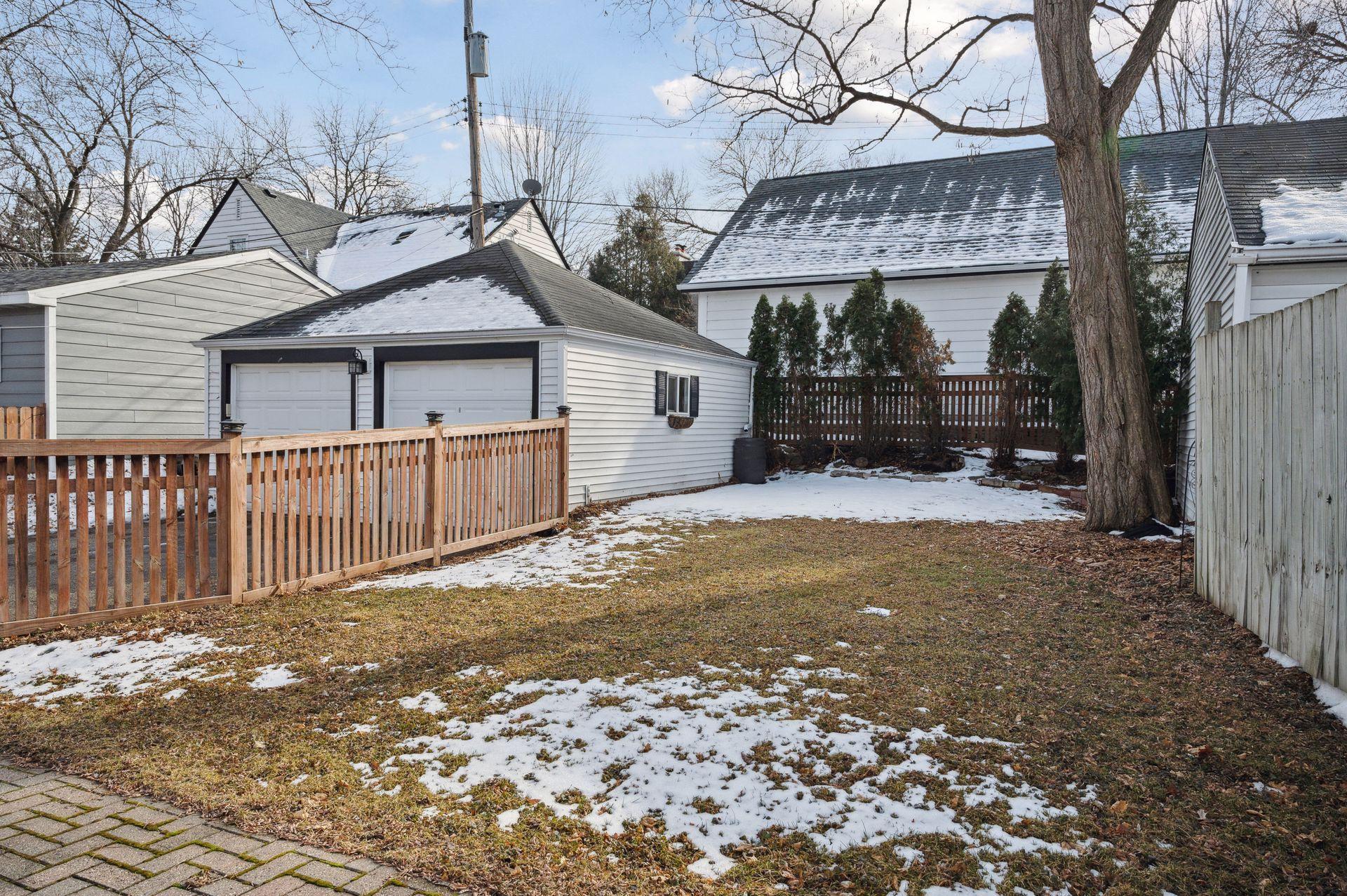 303 E Diamond Lake Road