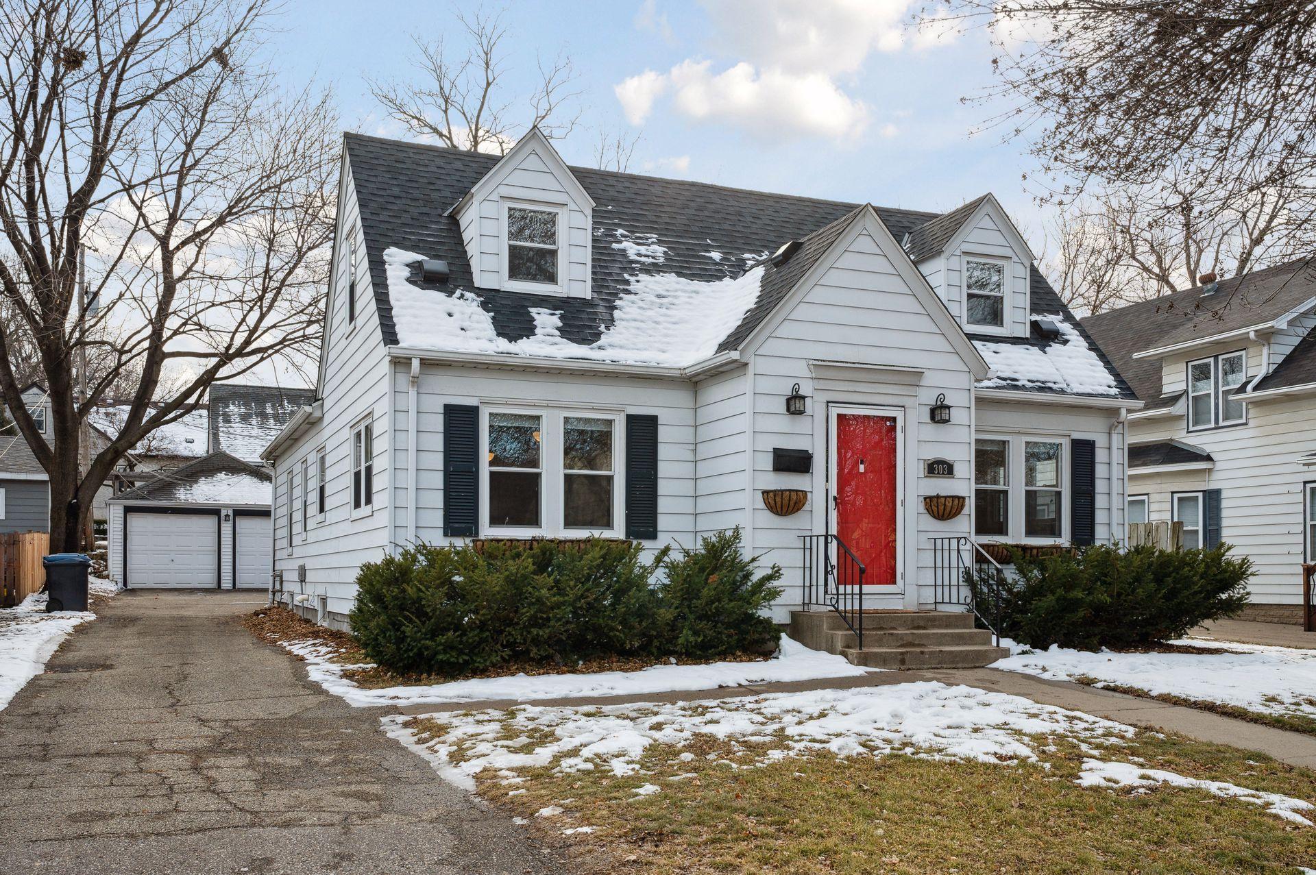 303 E Diamond Lake Road