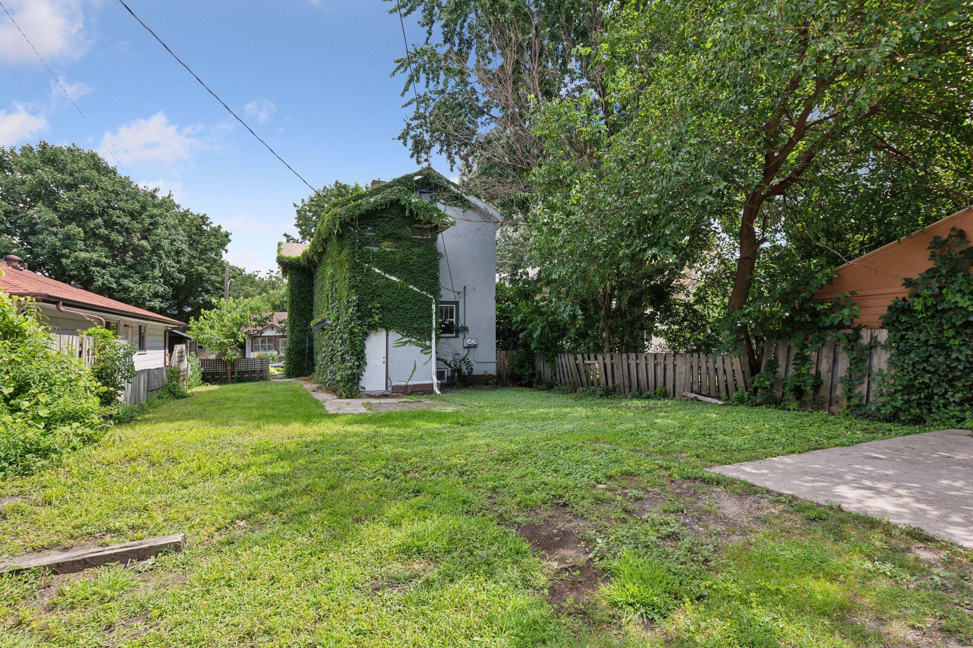 1093 23rd Avenue SE